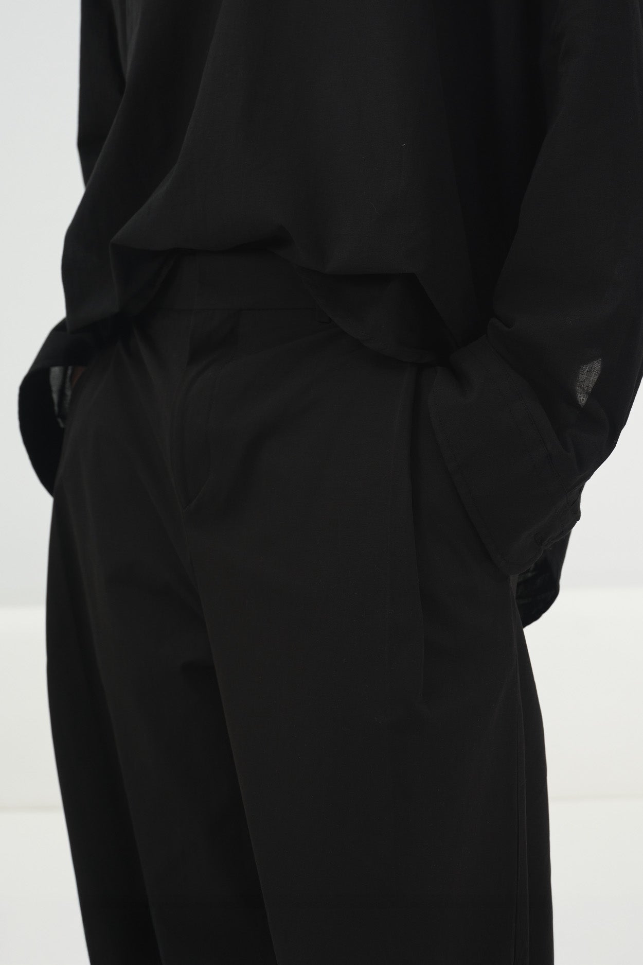 PİLİLİ KLASİK TEKNİK SİYAH PANTOLON