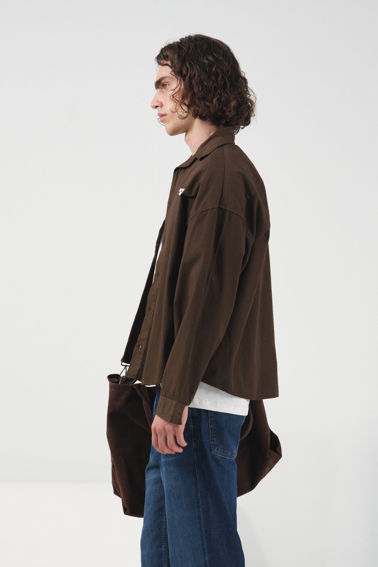 DISTRESSED CROP BROWN SHIRT