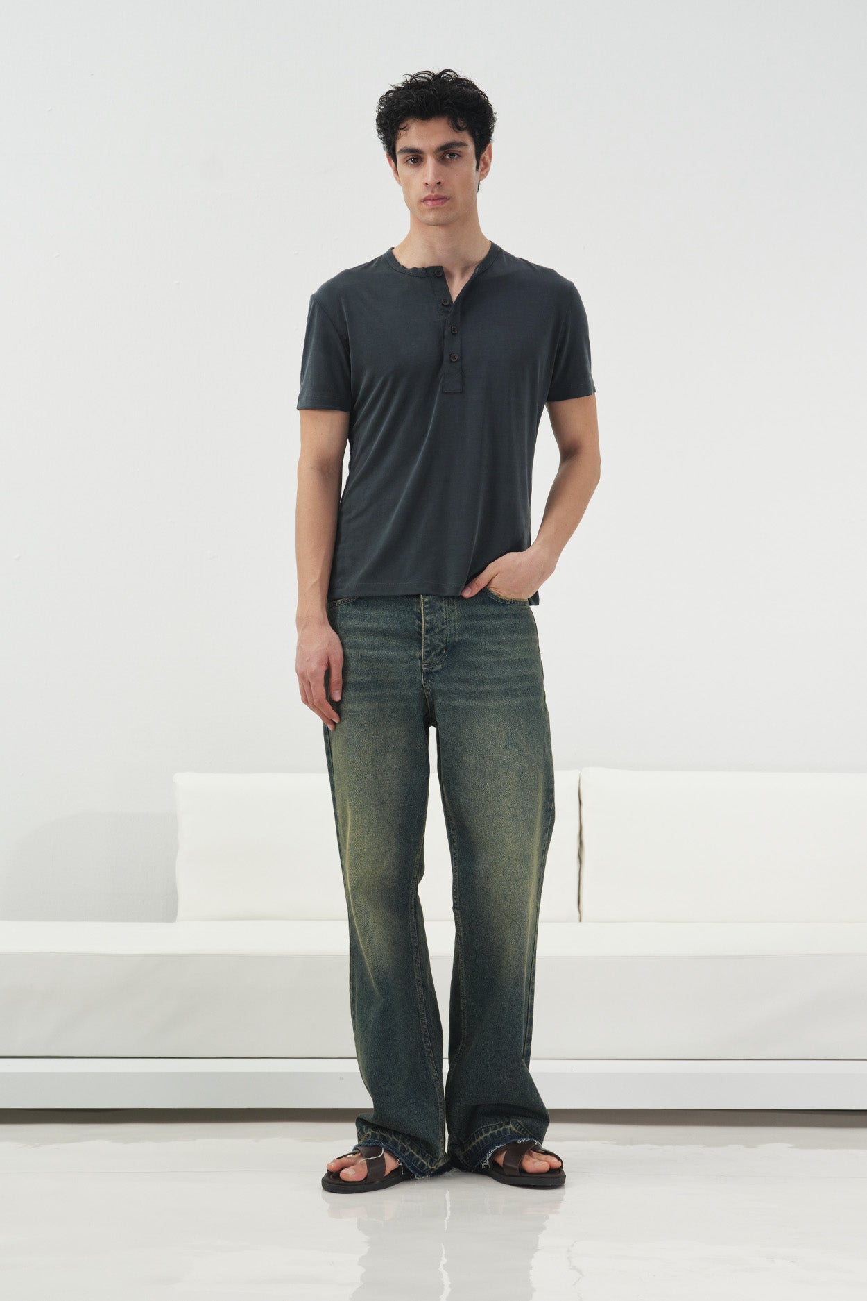 YARIM PATLI ANTRASİT T-SHIRT