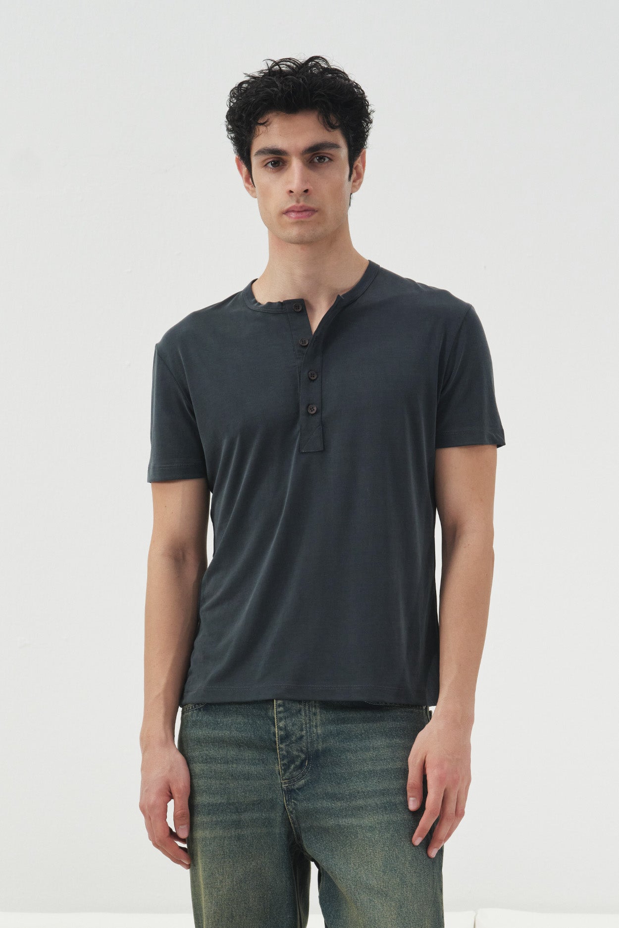 YARIM PATLI ANTRASİT T-SHIRT