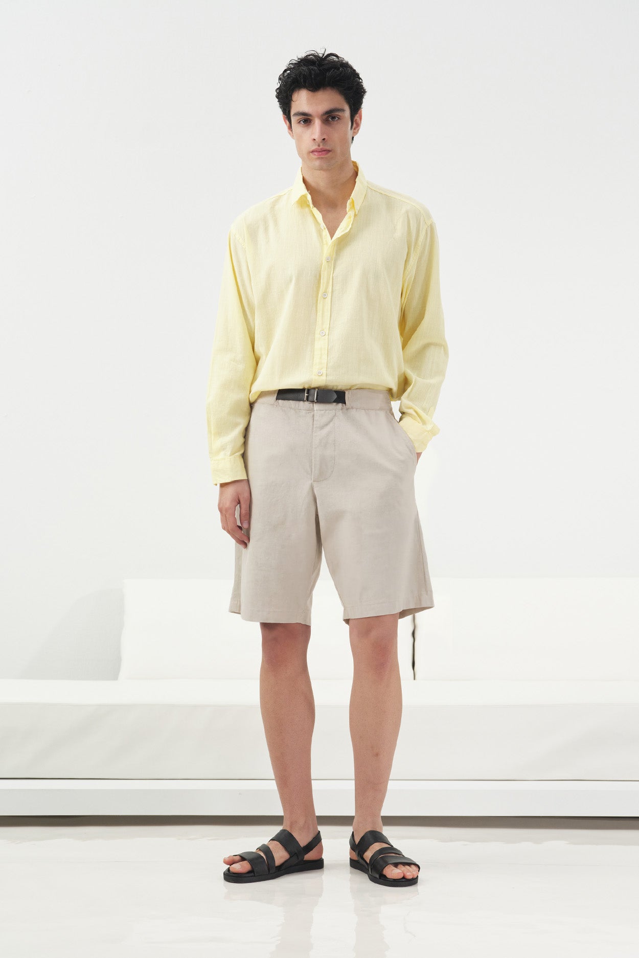 BEIGE LINEN SHORTS WITH LEATHER BELT