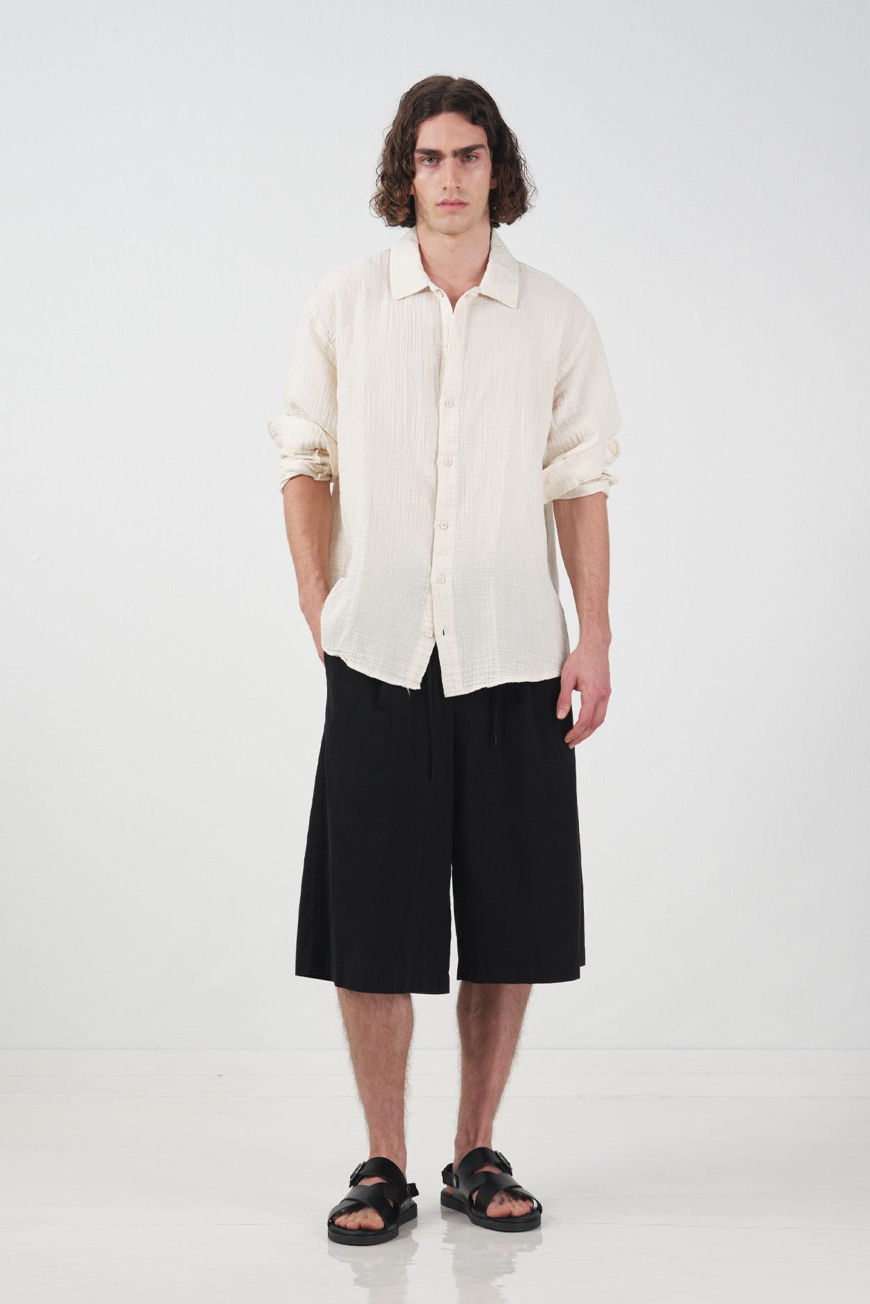 BLACK LINEN DRAWSTRING SHORTS