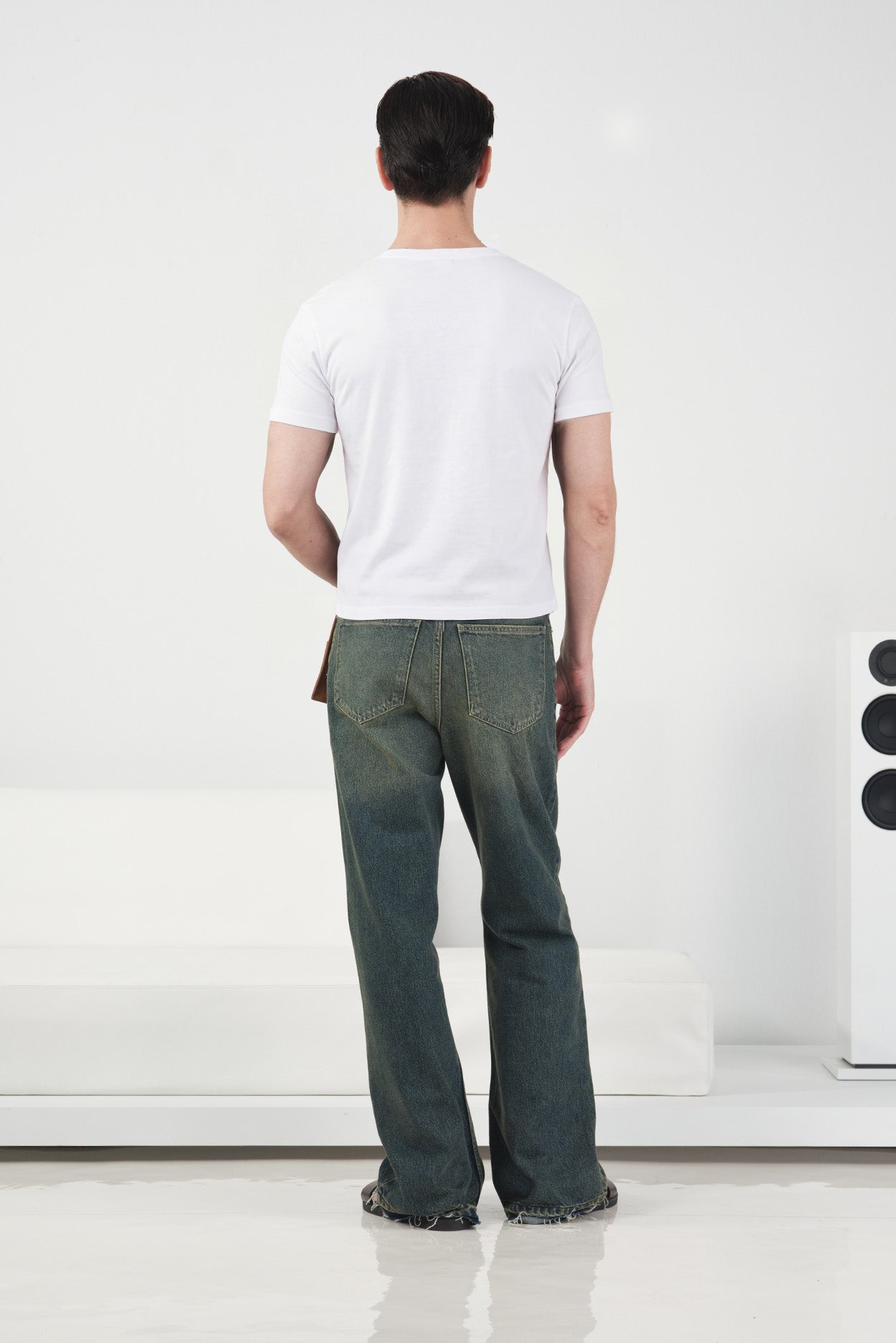 YARIM PATLI DAR KESİM BEYAZ T-SHIRT