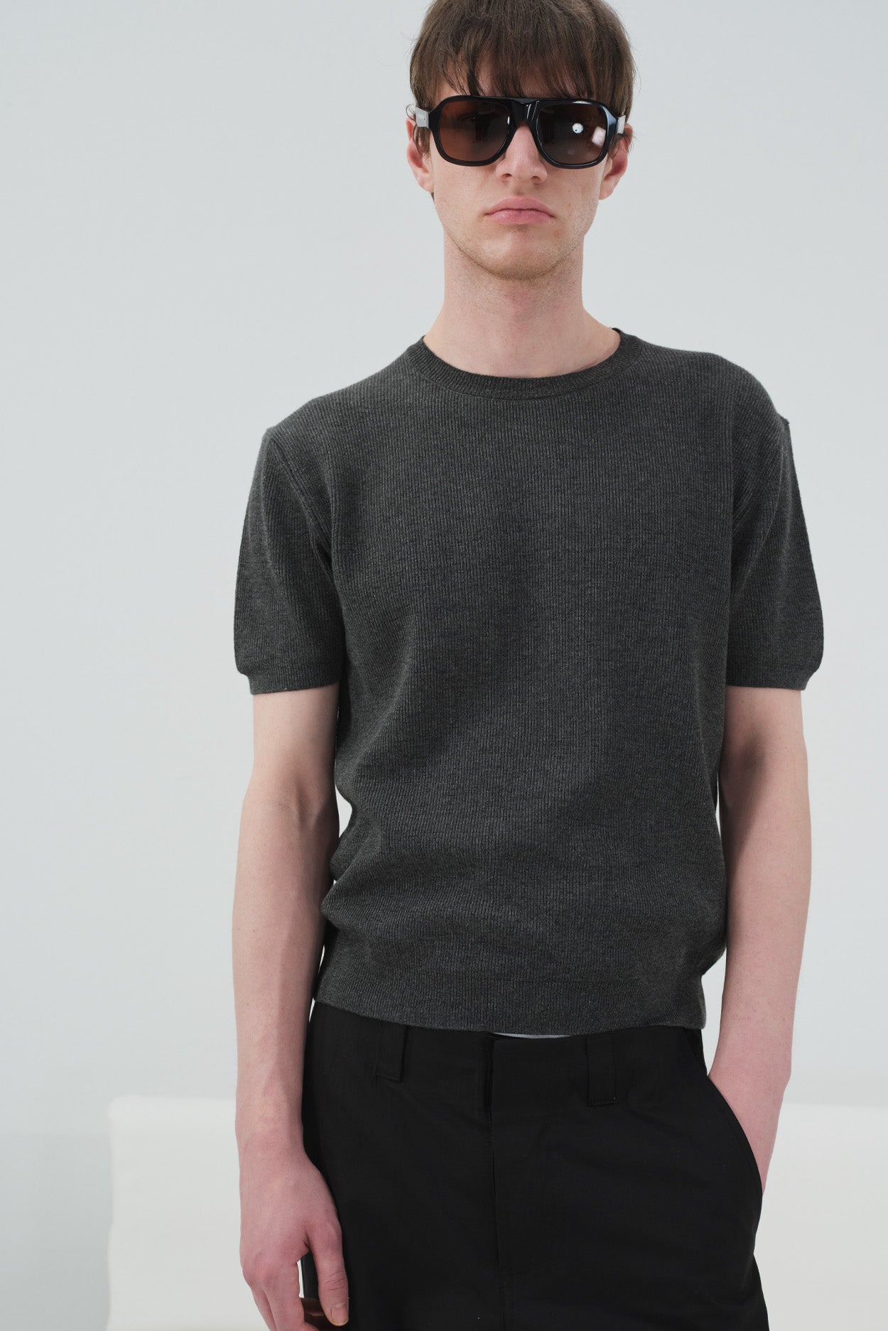 ANTHRACITE RIBBED KNITTED T-SHIRT