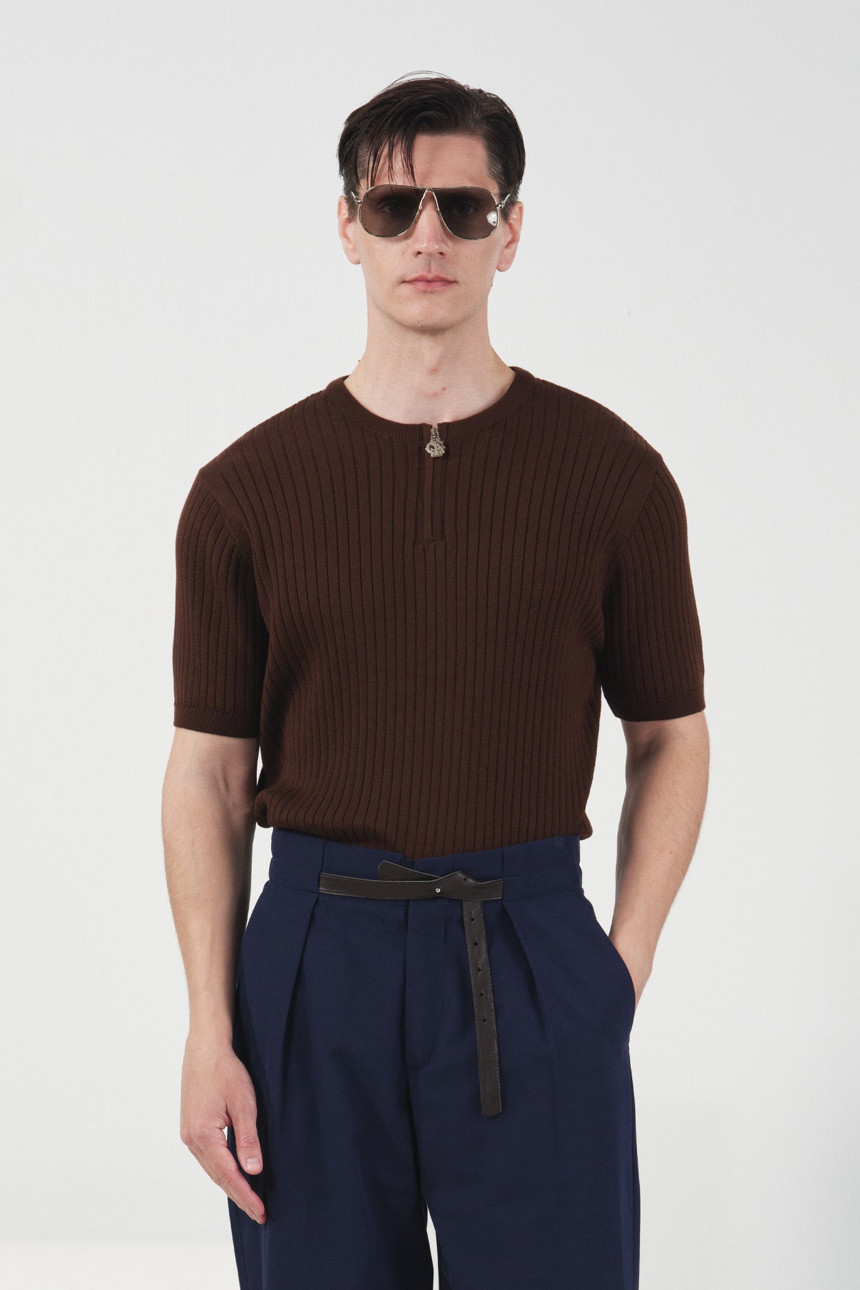 DAR KESİM FERMUARLI KAHVERENGİ TRİKO T-SHIRT