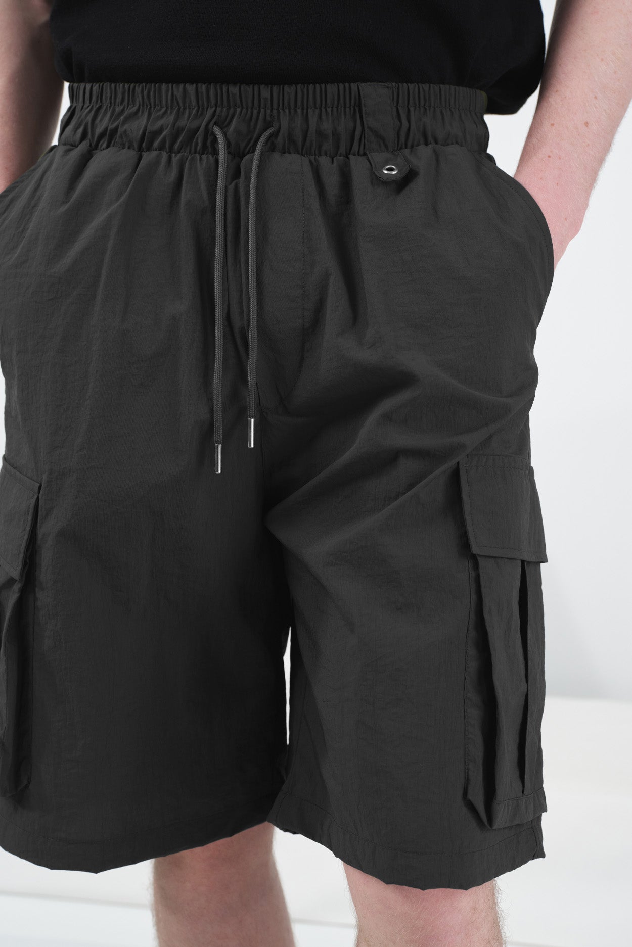 KARGO CEPLİ ANTRASİT PARAŞÜT ŞORT