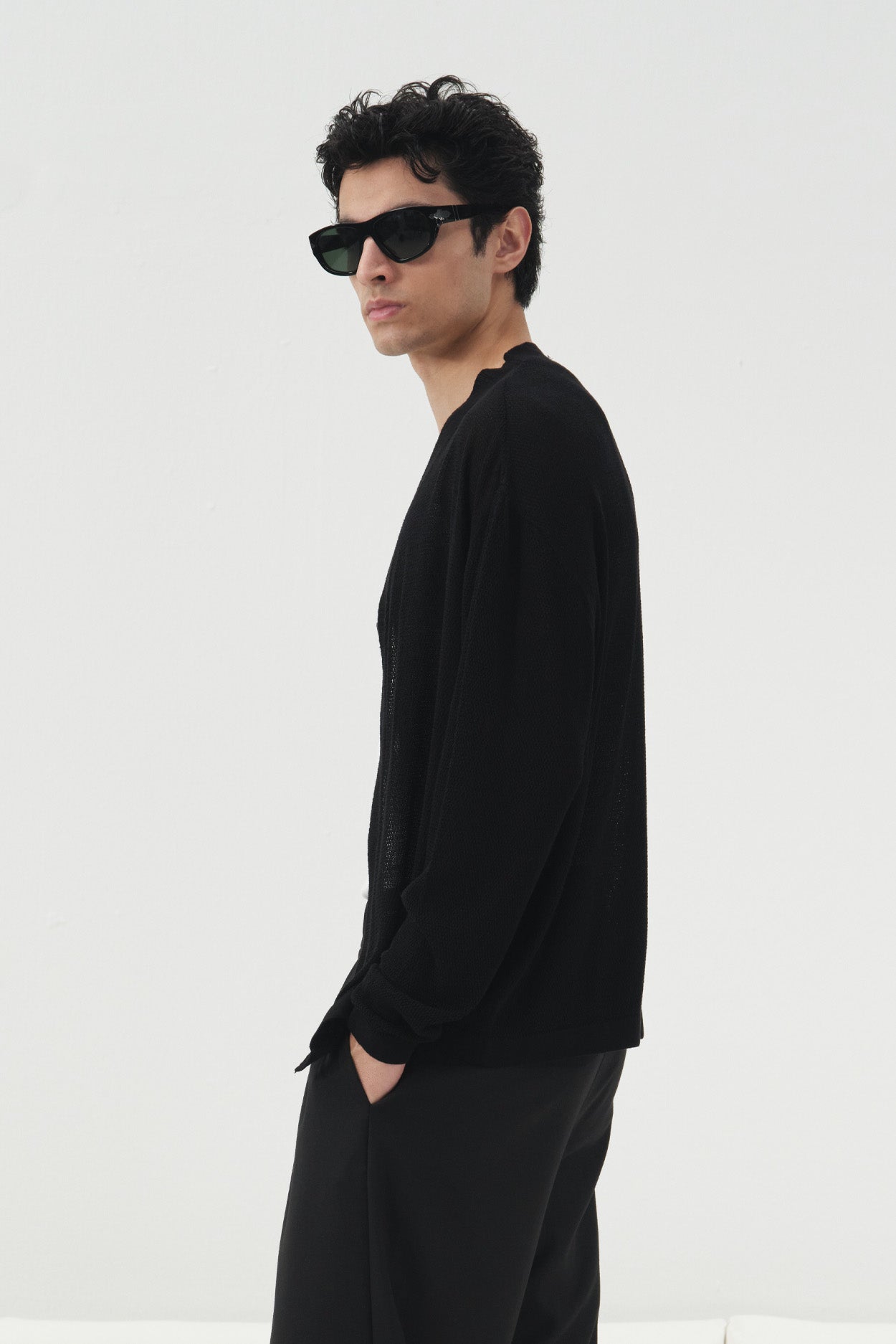 LIGHT THIN KNITTED BLACK CARDIGAN