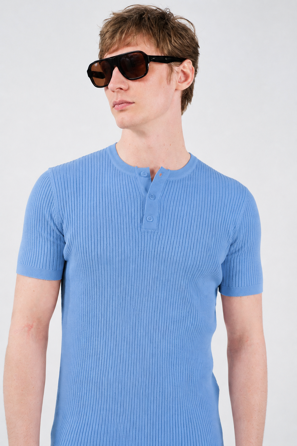 SLIM FIT BUTTONED FINE RIBBED BLUE KNIT T-SHIRT