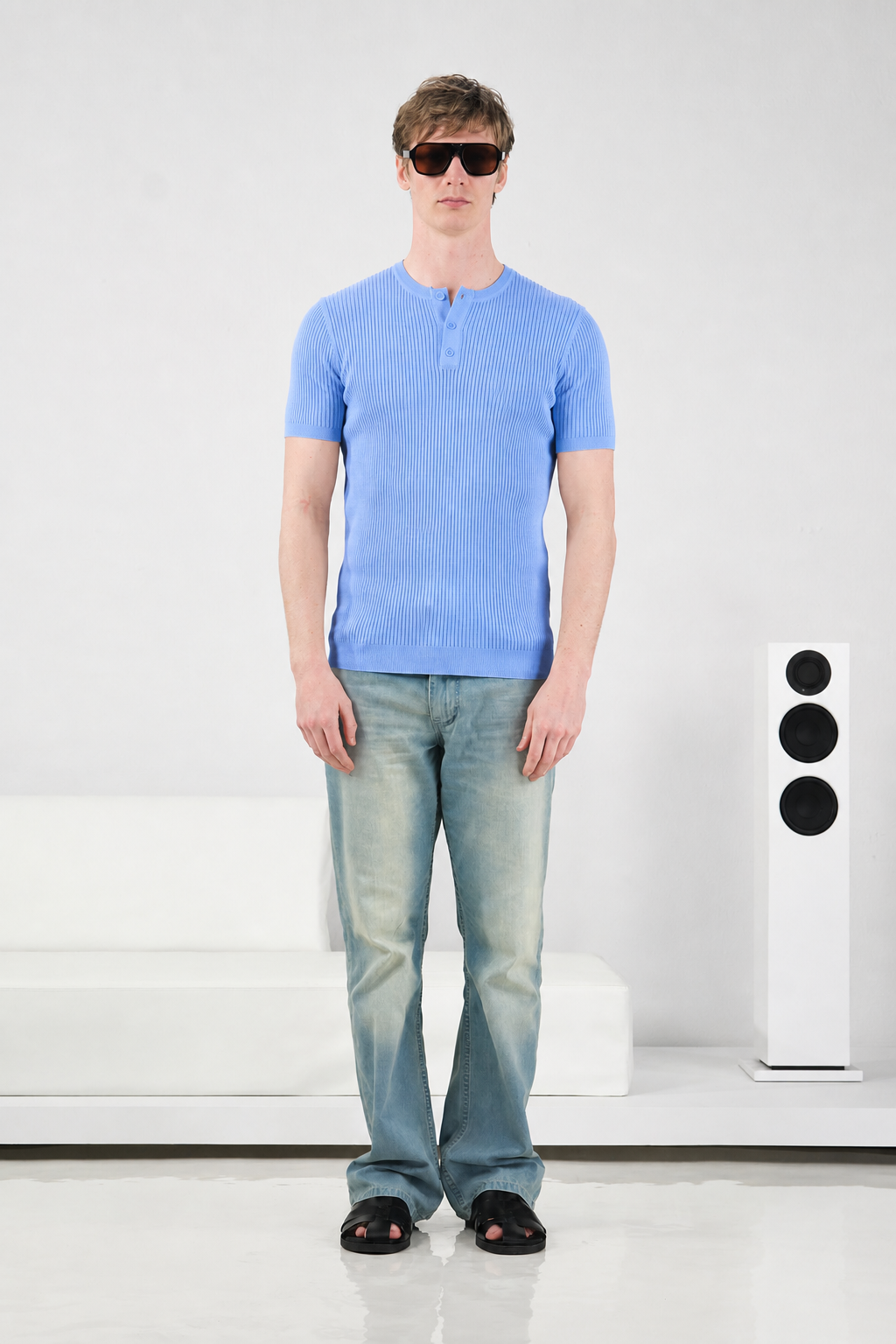 DAR KESİM DÜĞMELİ İNCE FİTİLLİ MAVİ TRİKO T-SHIRT