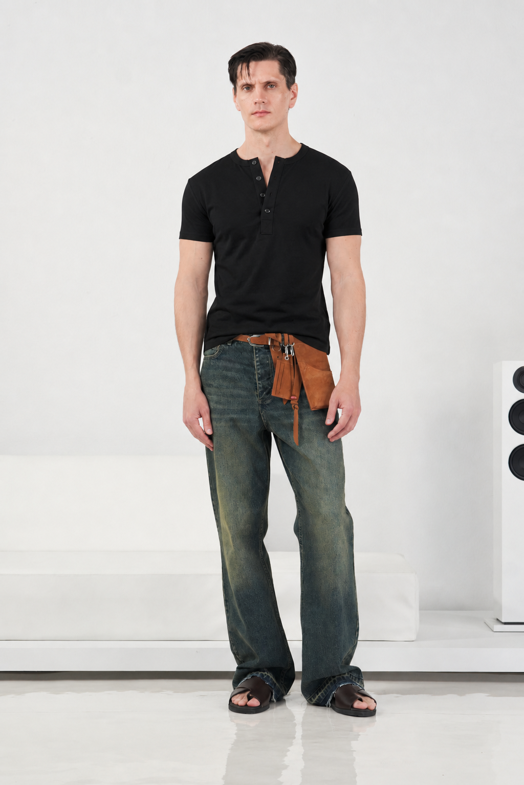 HALF-PLACKET SLIM-FIT BLACK T-SHIRT