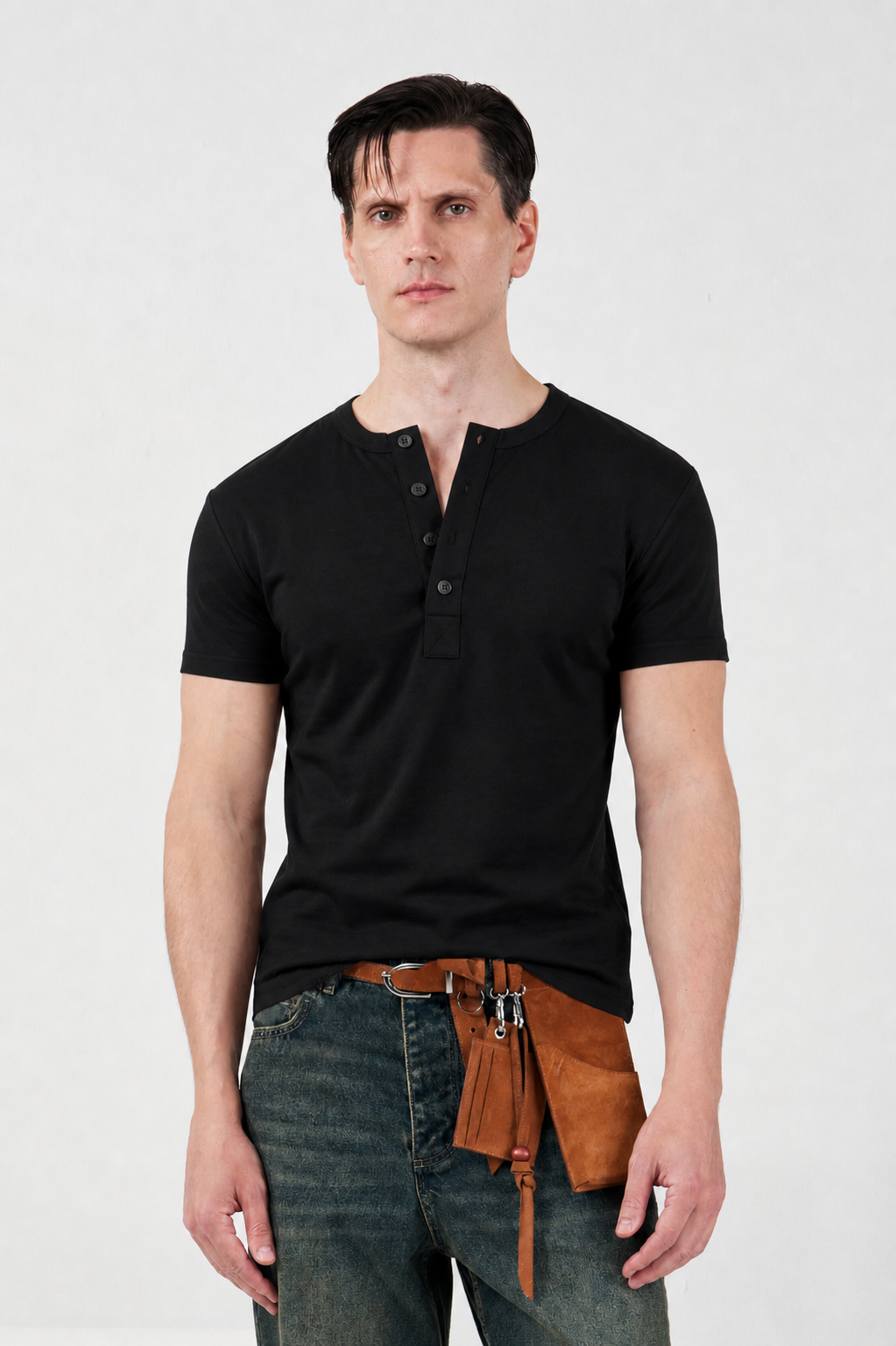YARIM PATLI DAR KESİM SİYAH T-SHIRT