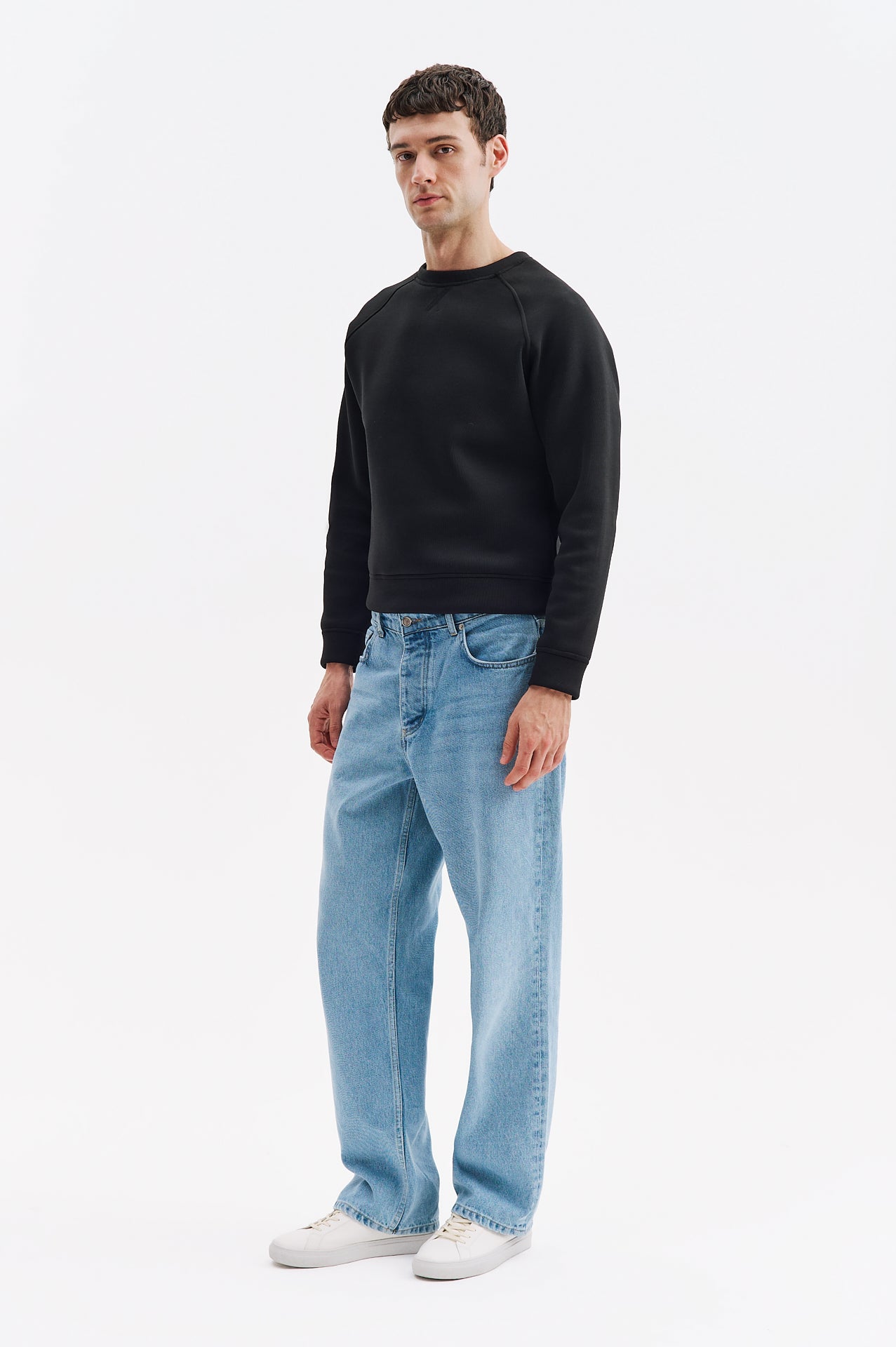 SCUBA BLACK SWEATSHIRT