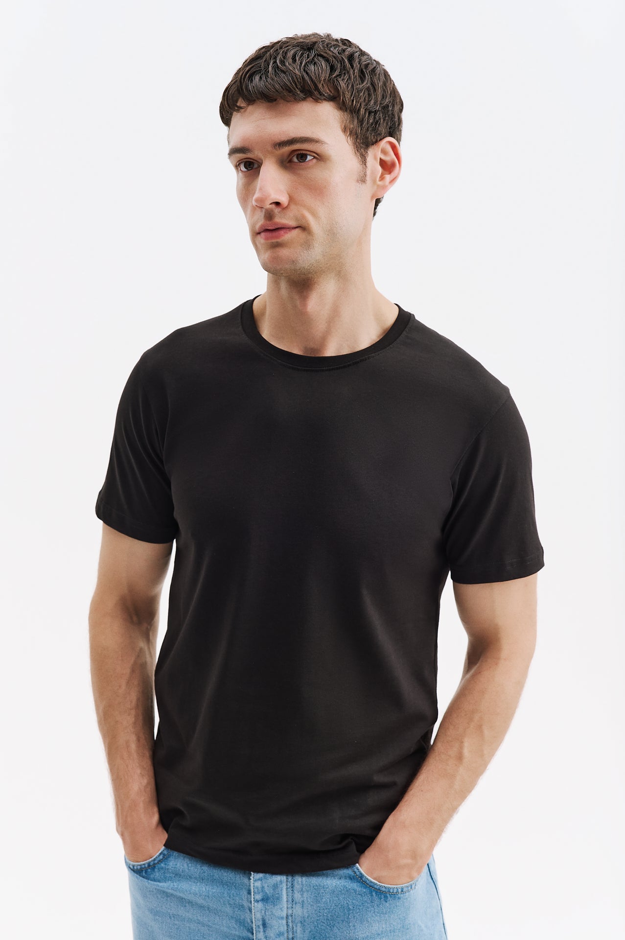 SHORT SLEEVE REGULAR FIT BLACK T-SHIRT
