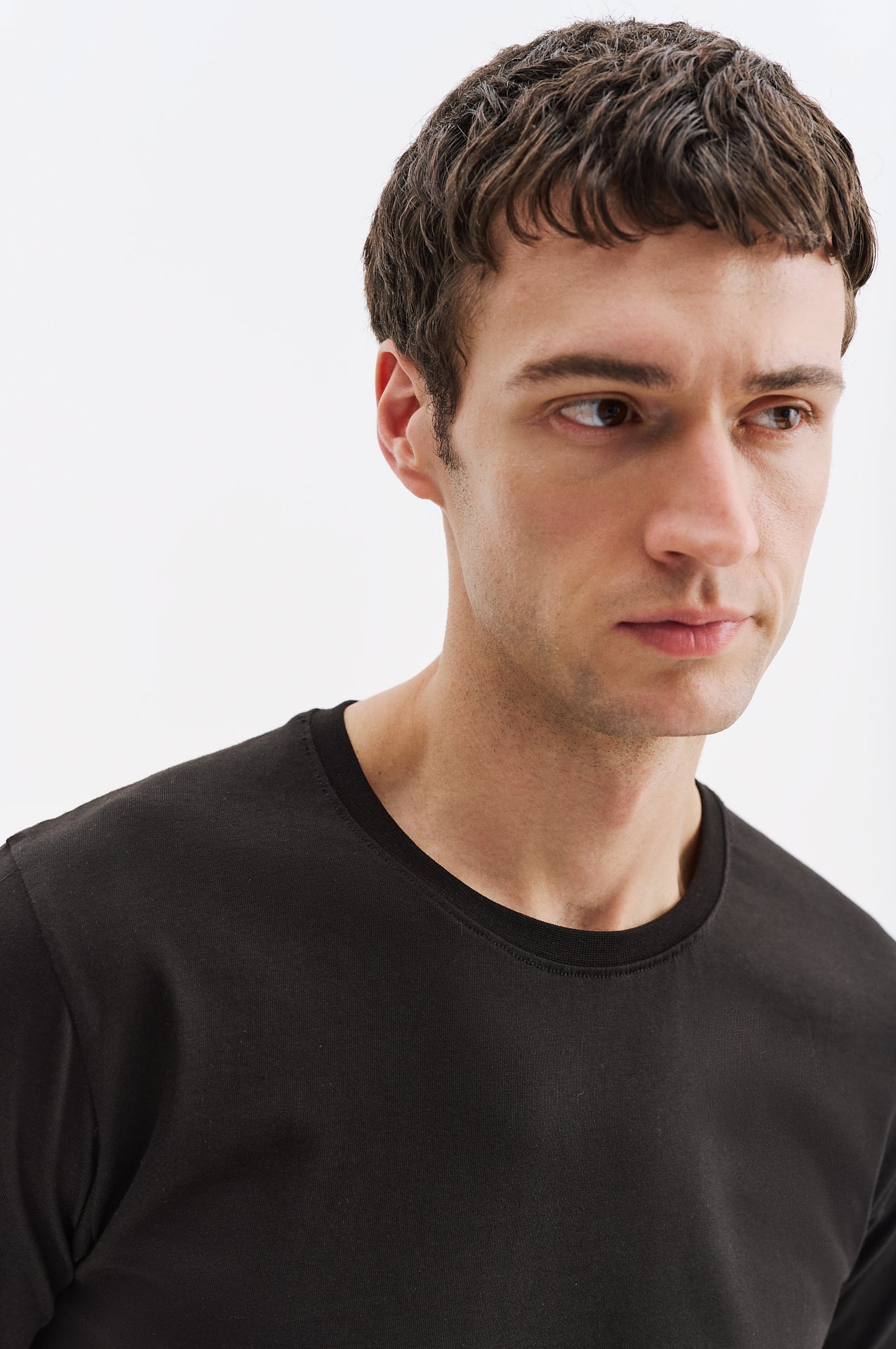 SHORT SLEEVE REGULAR FIT BLACK T-SHIRT