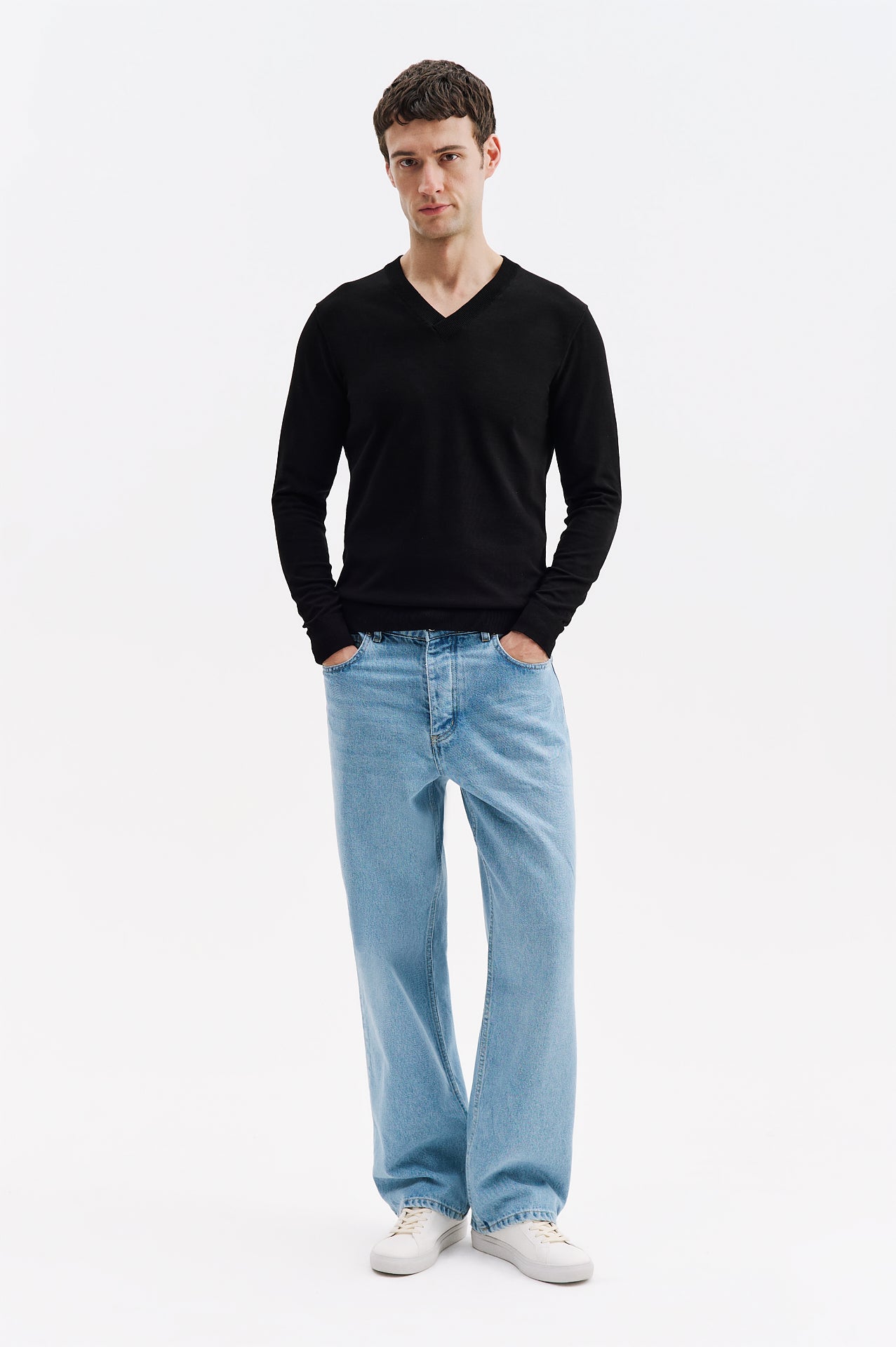 V-NECK LONG SLEEVE BLACK KNIT SWEATER