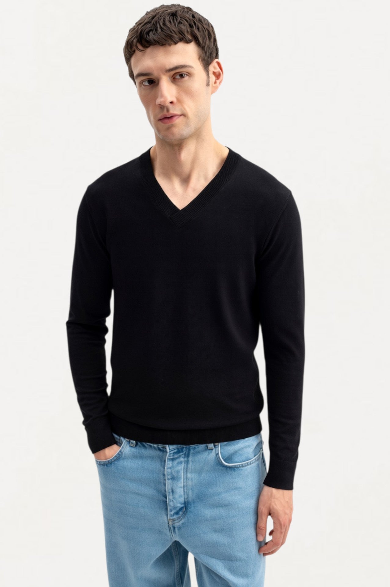 V-NECK LONG SLEEVE BLACK KNIT SWEATER