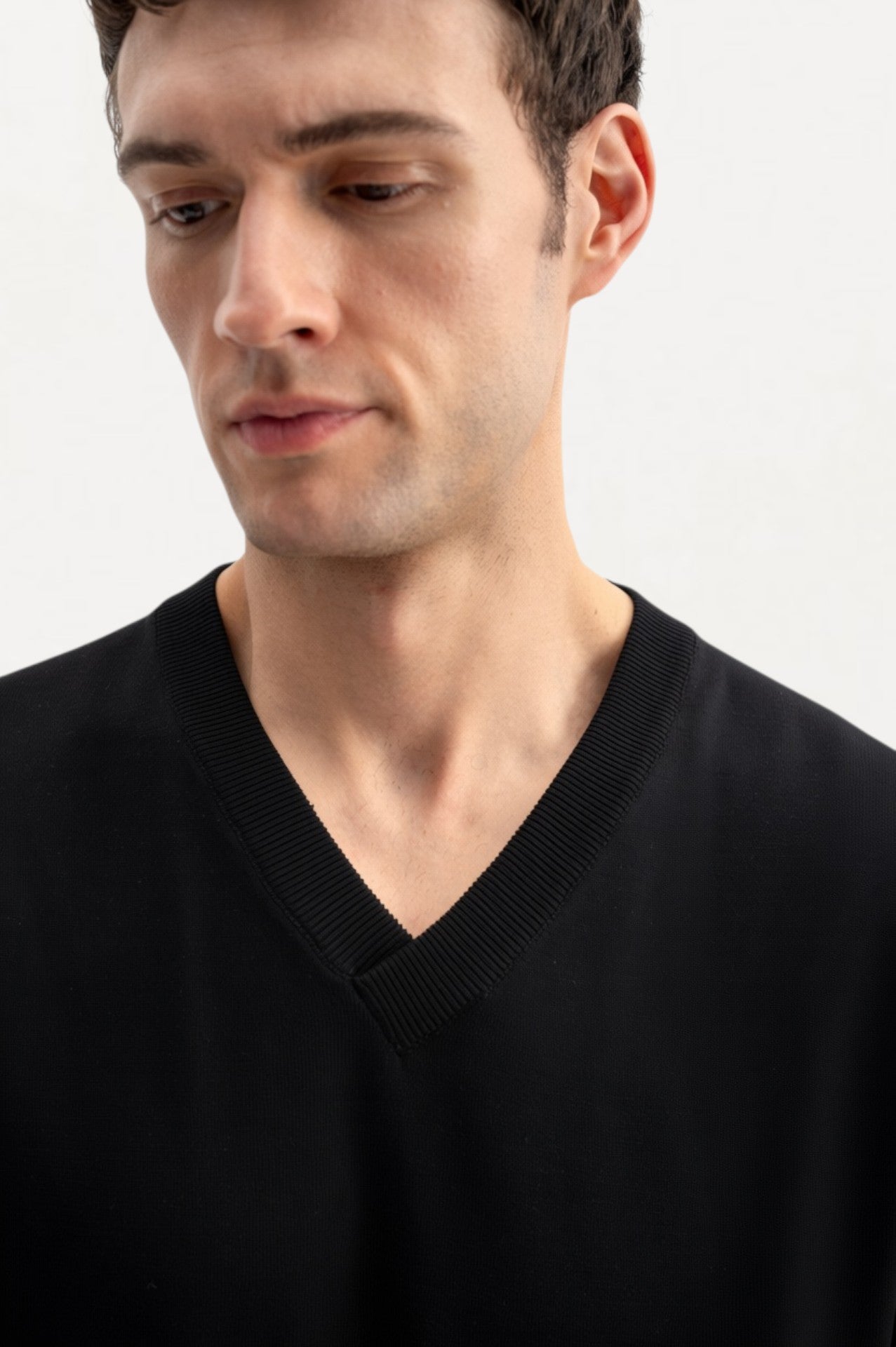 V-NECK LONG SLEEVE BLACK KNIT SWEATER