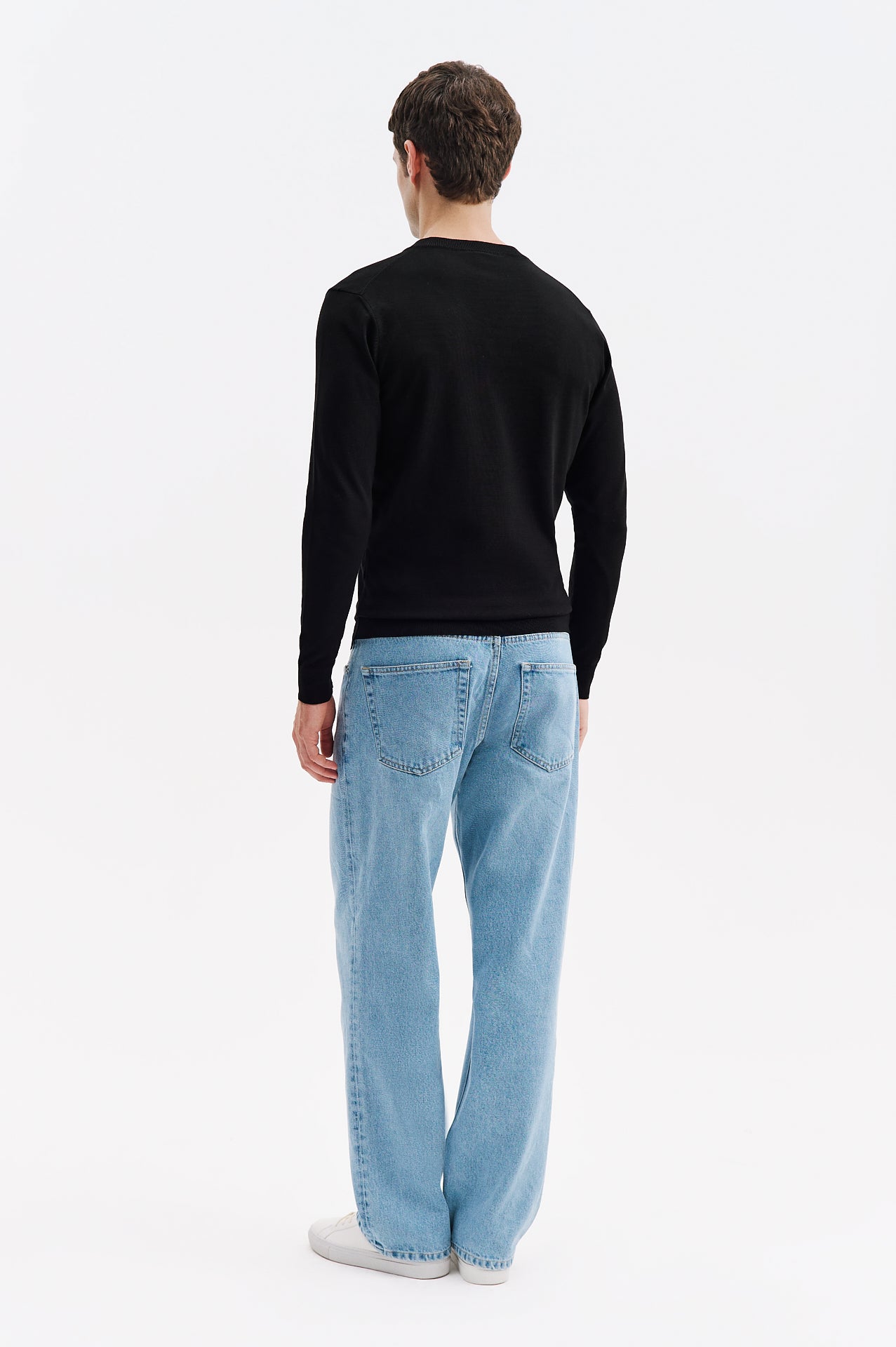 V-NECK LONG SLEEVE BLACK KNIT SWEATER