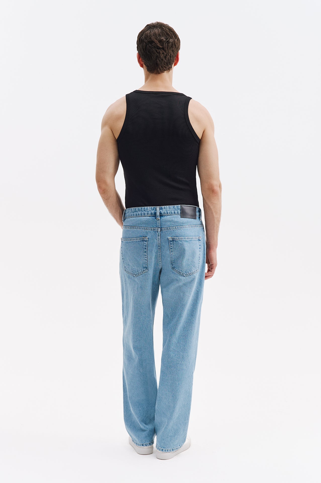 BASIC BLACK SLEEVELESS TOP