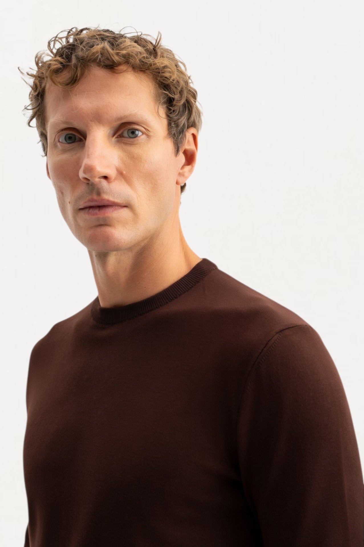 LONG SLEEVE TURTLENECK BROWN KNIT T-SHIRT