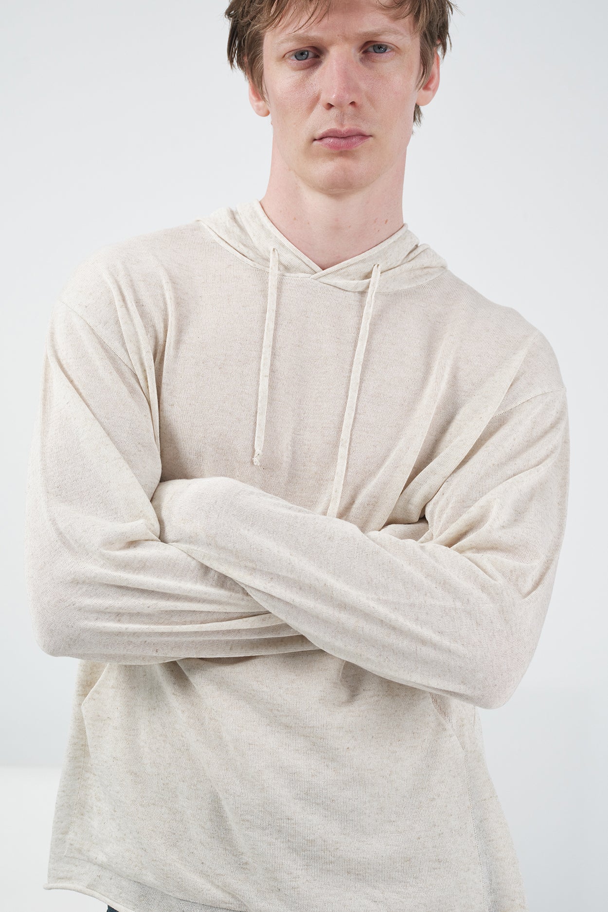 DÖKÜMLÜ EKRU KETEN TRİKO SWEATSHIRT