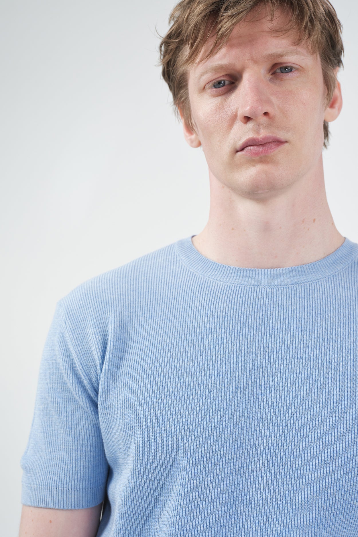 FİTİLLİ DOKULU MAVİ TRİKO T-SHIRT