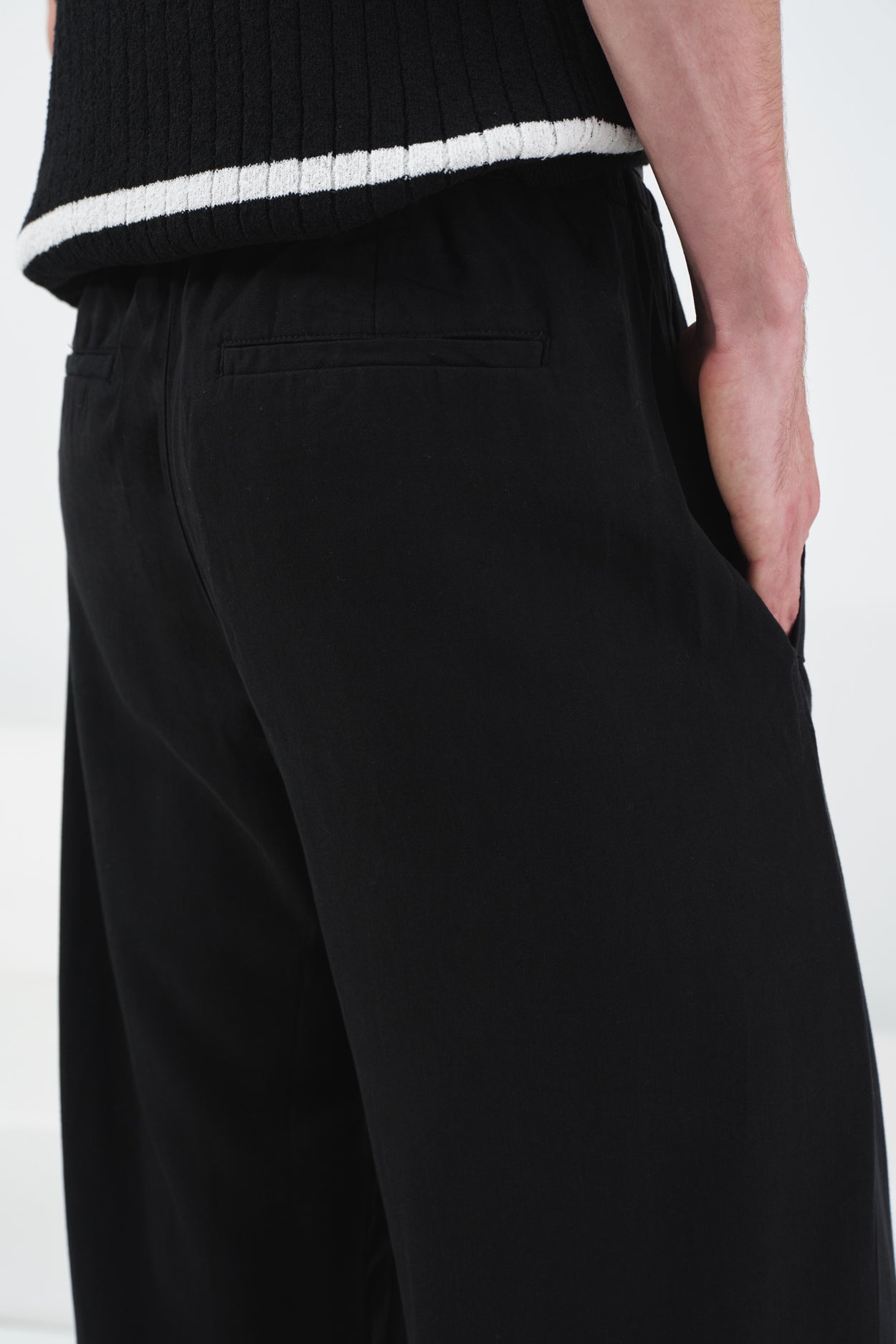 PİLİLİ DÖKÜMLÜ SİYAH TENSEL PANTOLON