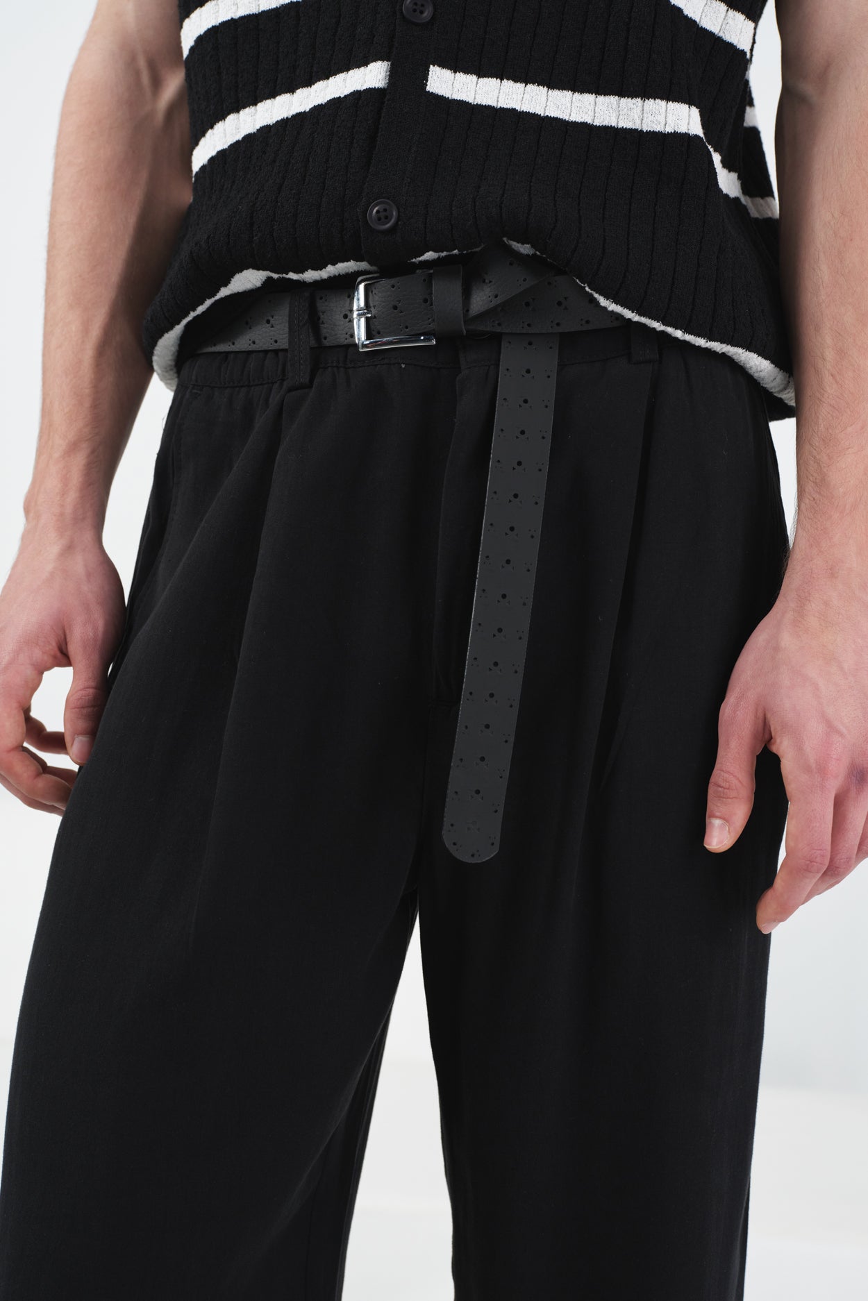 PİLİLİ DÖKÜMLÜ SİYAH TENSEL PANTOLON