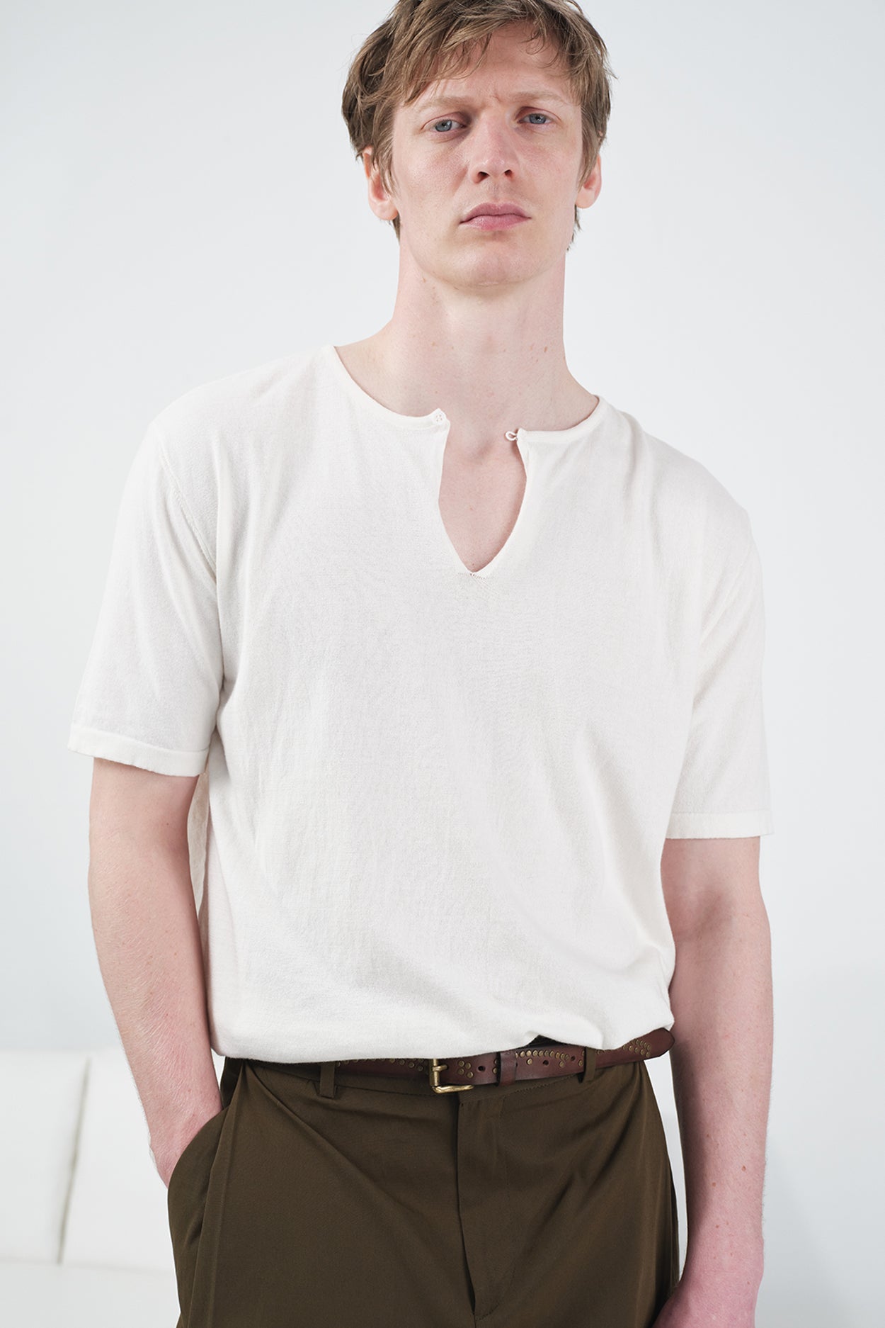 ECRU KNIT T-SHIRT WITH A DRAPED COLLAR