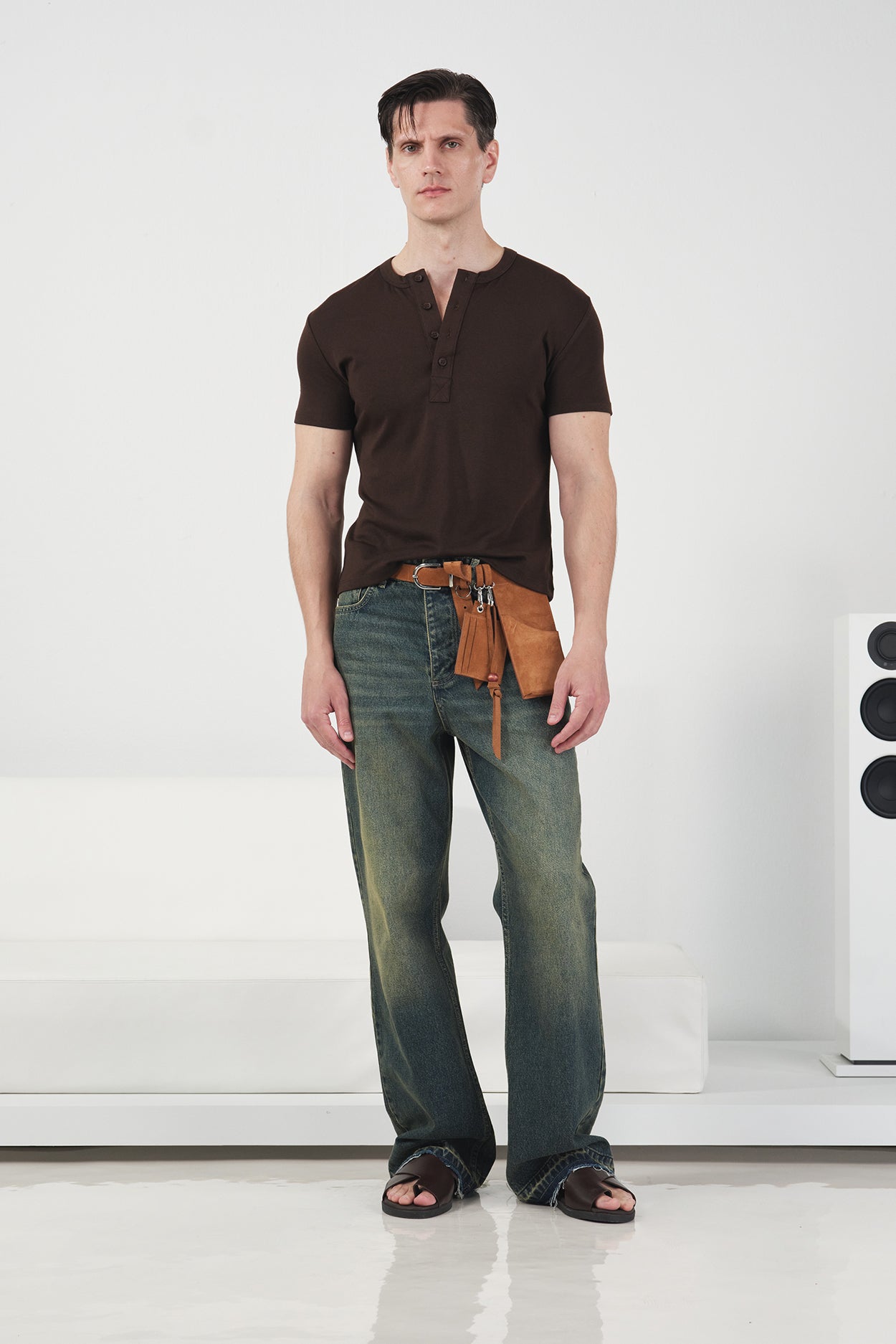 HALF-PLACKET SLIM FIT BROWN T-SHIRT