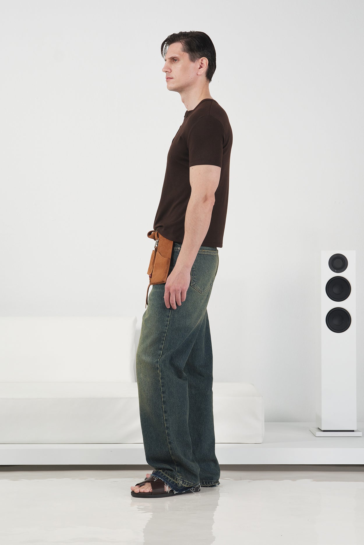 HALF-PLACKET SLIM FIT BROWN T-SHIRT