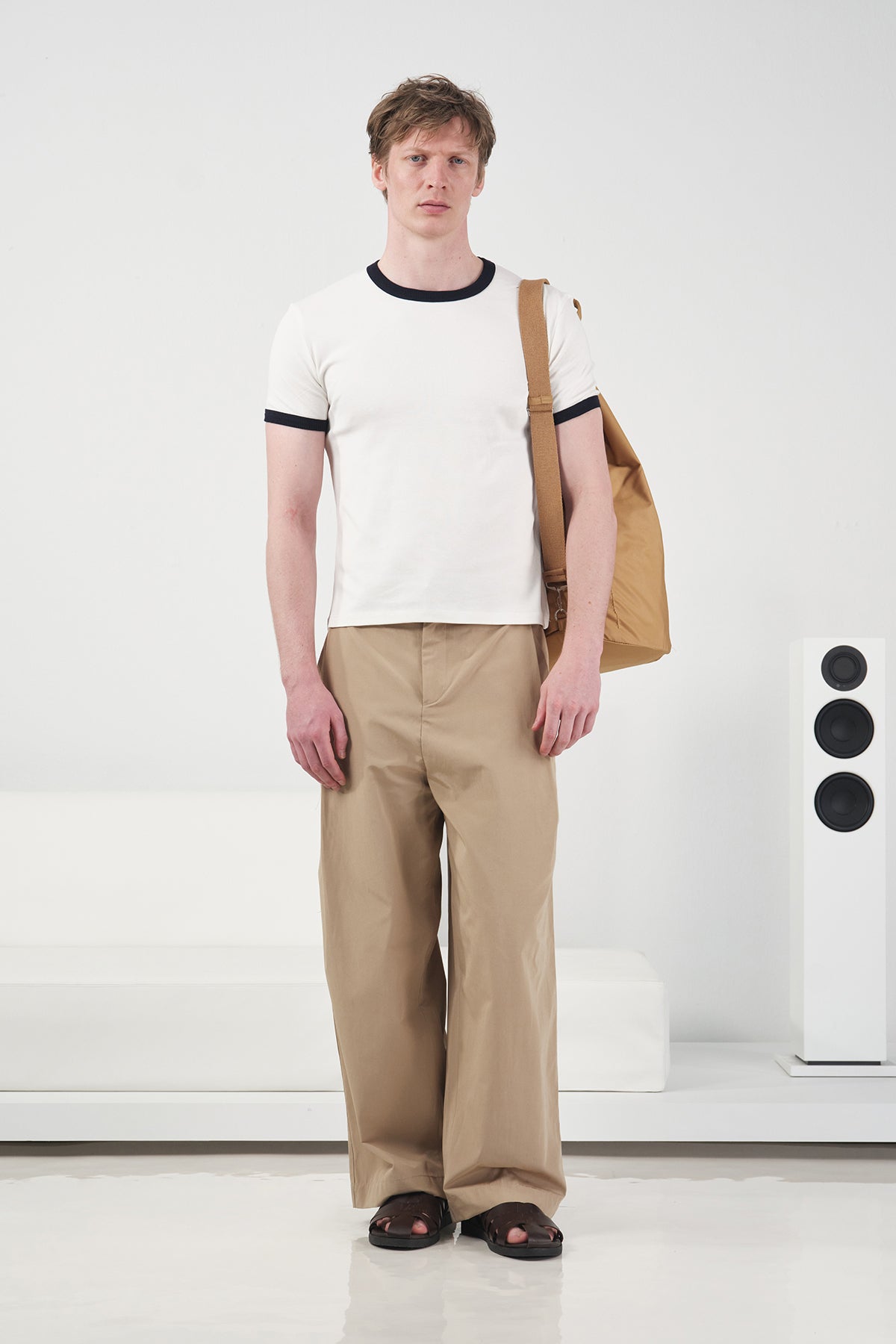 KONTRAST DETAYLI BİSİKLET YAKA EKRU T-SHIRT