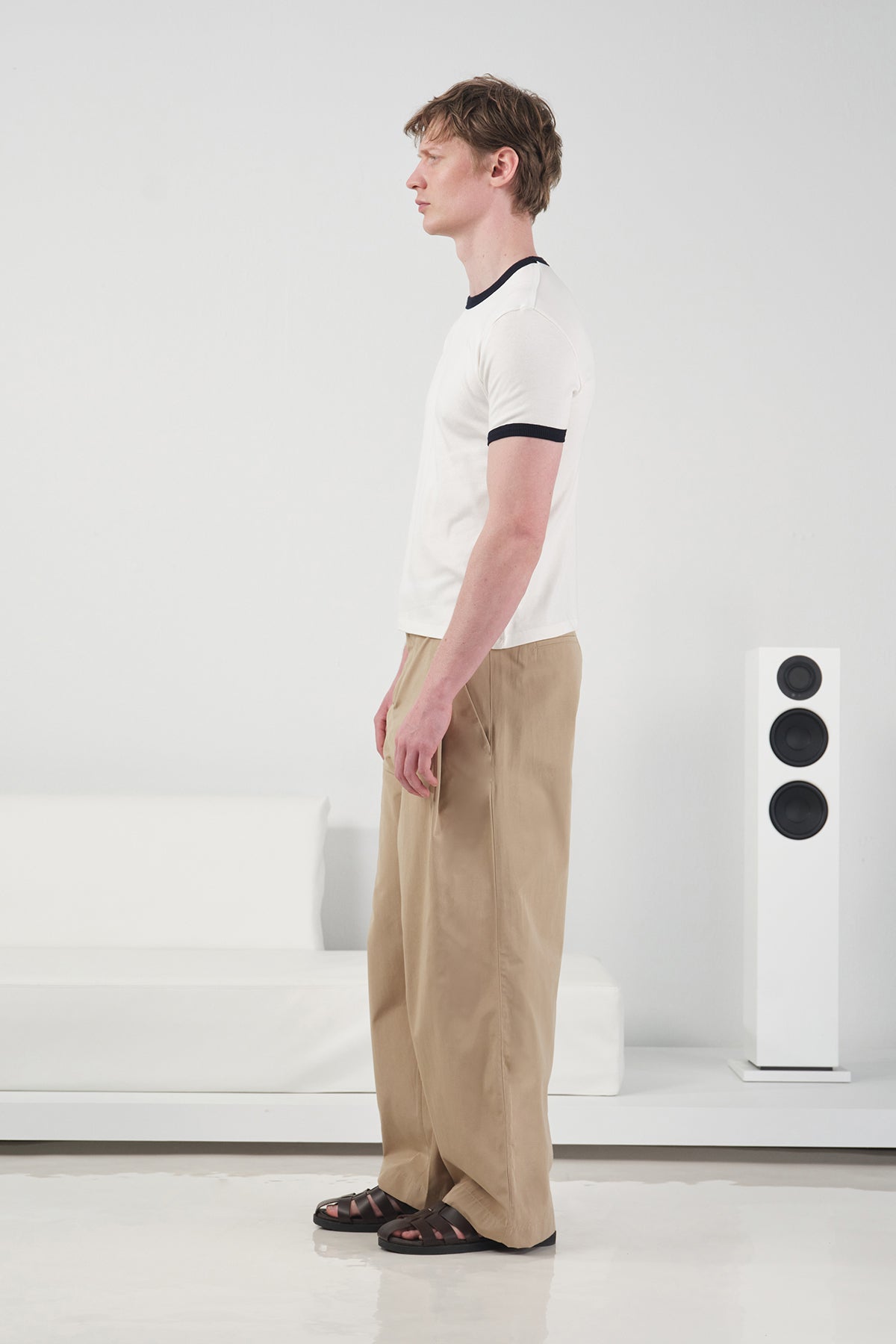 KONTRAST DETAYLI BİSİKLET YAKA EKRU T-SHIRT