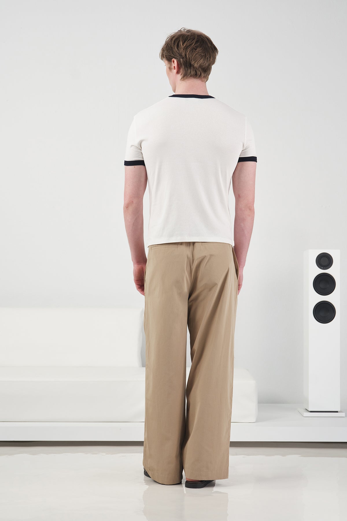 KONTRAST DETAYLI BİSİKLET YAKA EKRU T-SHIRT