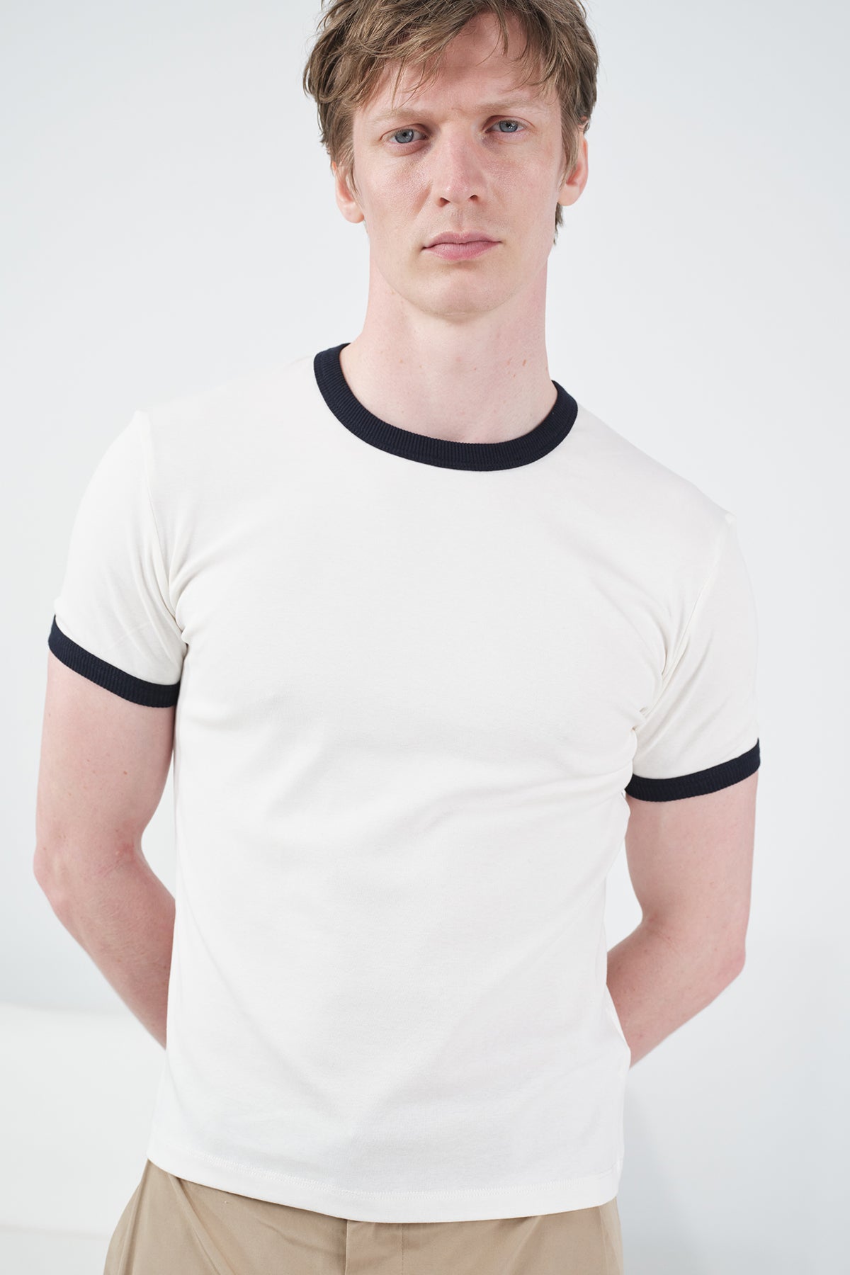 KONTRAST DETAYLI BİSİKLET YAKA EKRU T-SHIRT