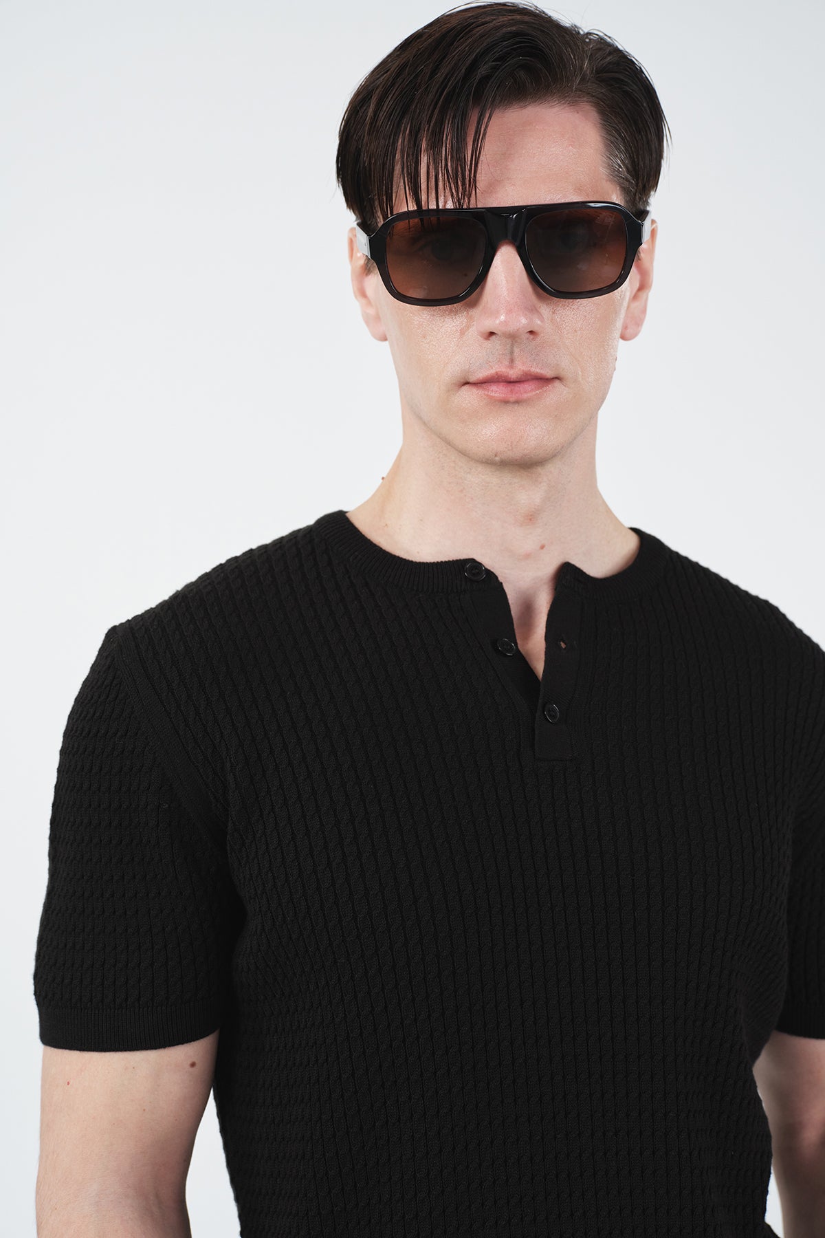 DOKULU BİSİKLET YAKA SİYAH TRİKO T-SHIRT