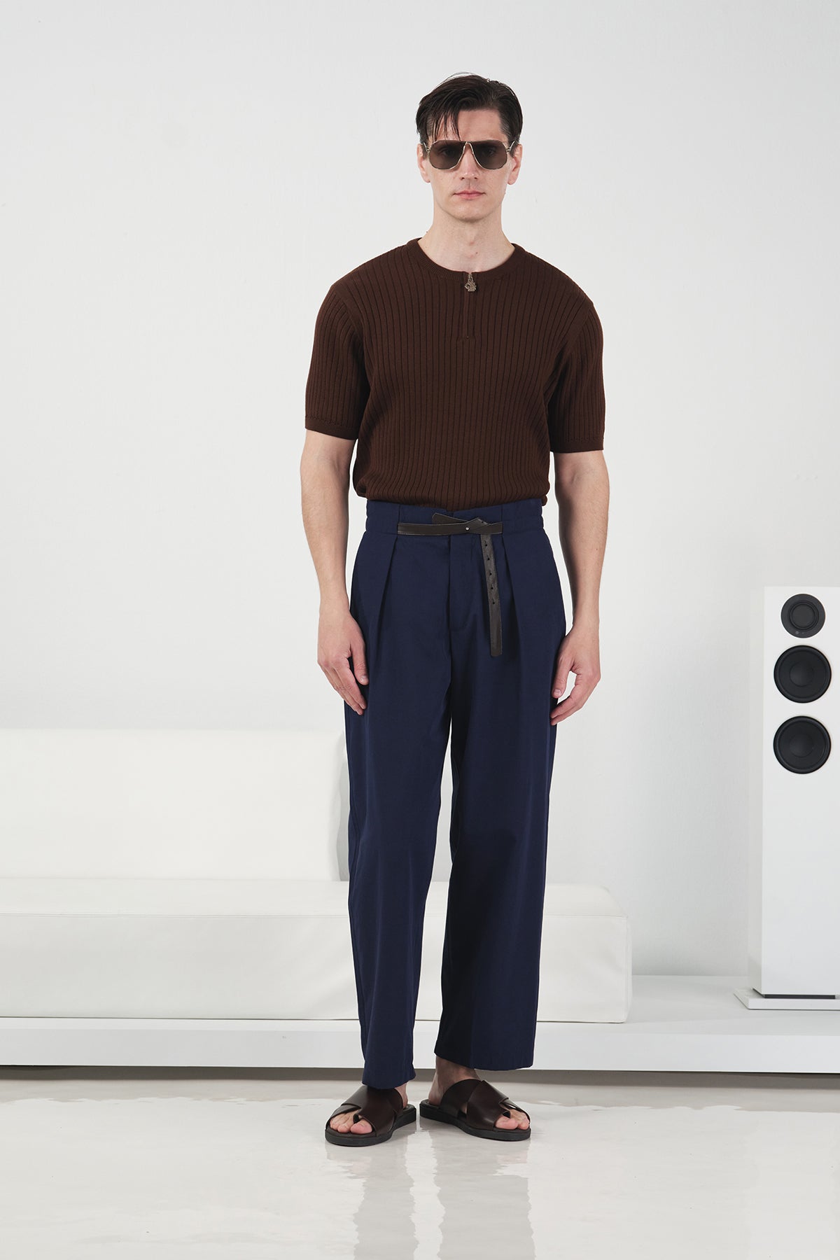 SLIM FIT ZIPPED BROWN KNITTED T-SHIRT
