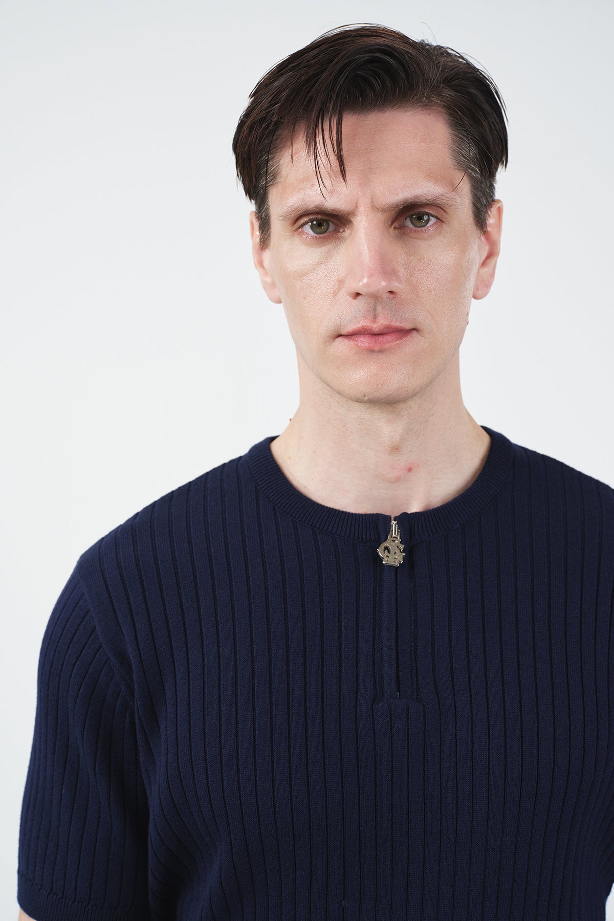 SLIM FIT ZIPPED NAVY KNITTED T-SHIRT