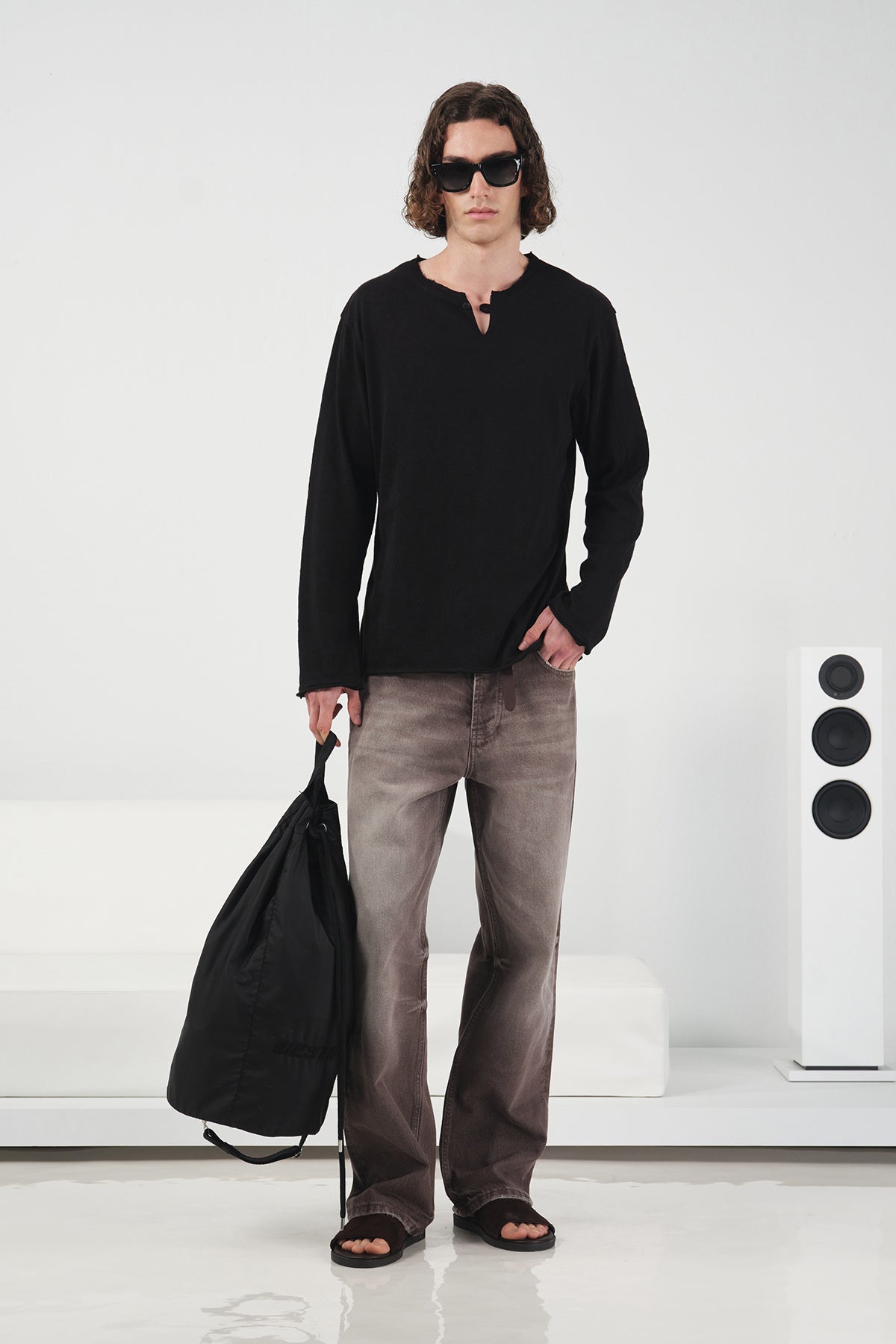 RIBBED LONG-SLEEVED BLACK T-SHIRT