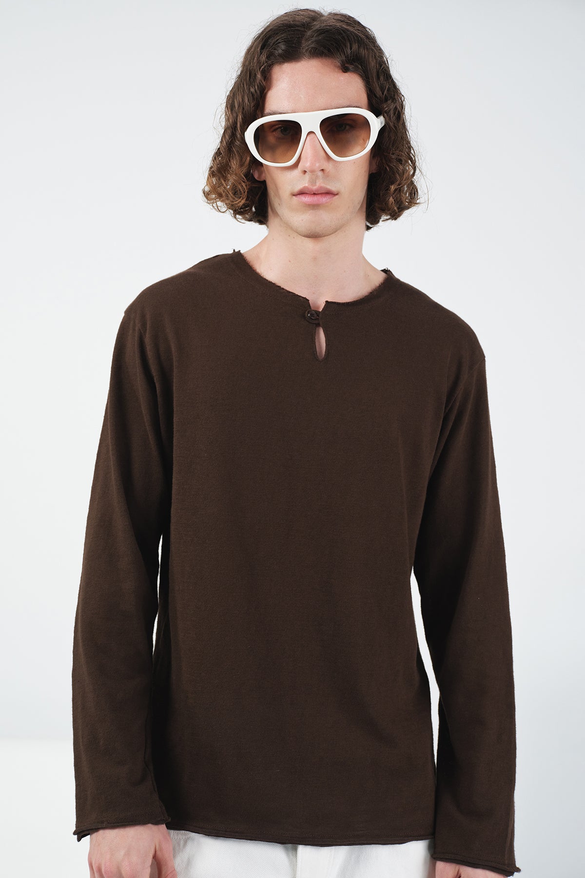 BROWN LONG SLEEVED T-SHIRT WITH BRITTLE DETAIL