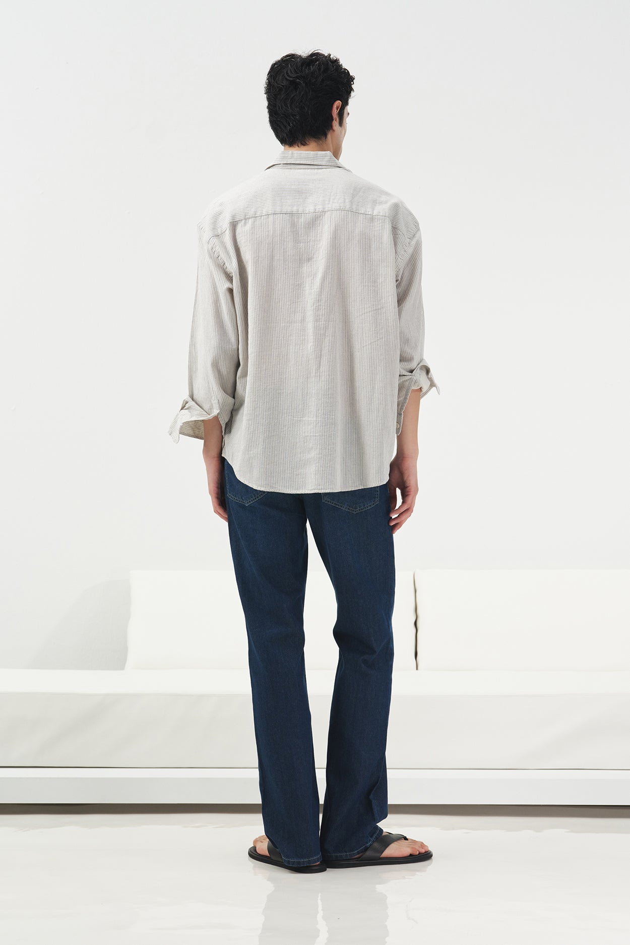 NAKIŞ VE CEP DETAYLI ÇİZGİLİ MAVİ KETEN GÖMLEK