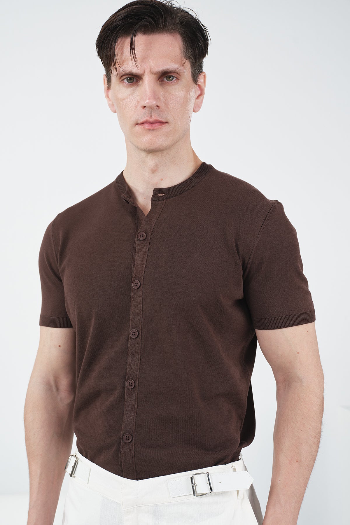 KISA KOLLU İNCE TRİKO KAHVERENGİ GÖMLEK