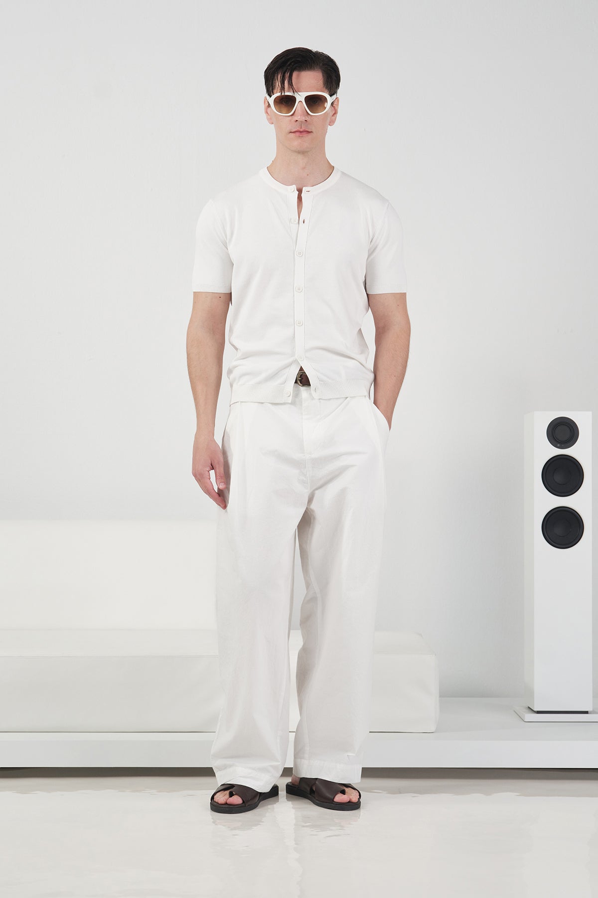 KISA KOLLU İNCE TRİKO BEYAZ GÖMLEK