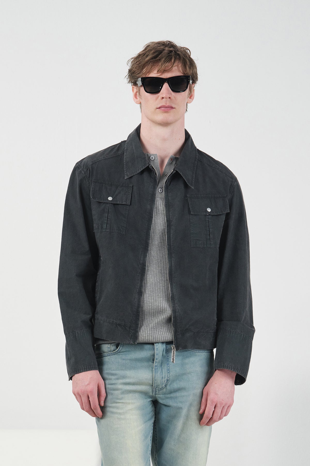 EFEKTLİ FERMUARLI SİYAH CEKET