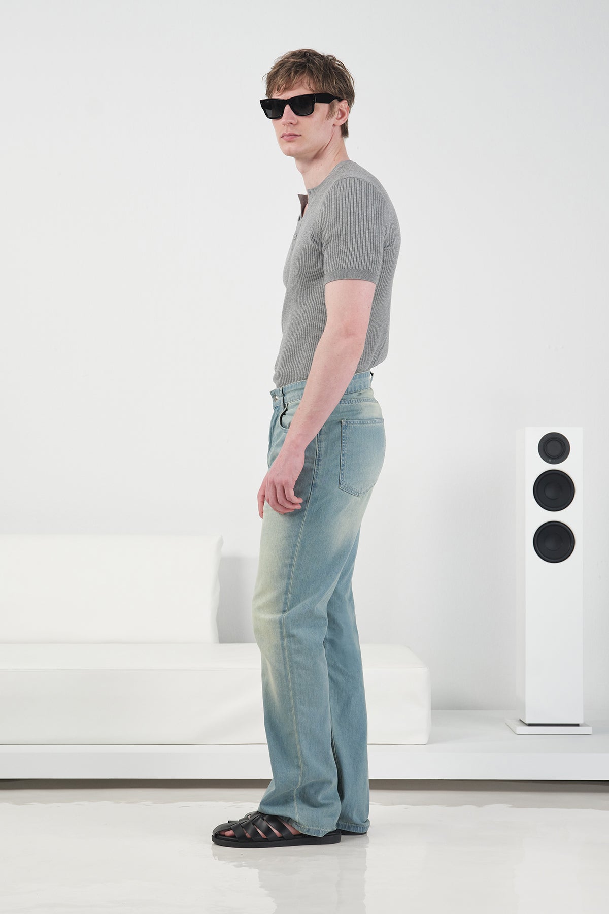 SLIM FIT BUTTONED FINE RIBBED GREY KNITTED T-SHIRT