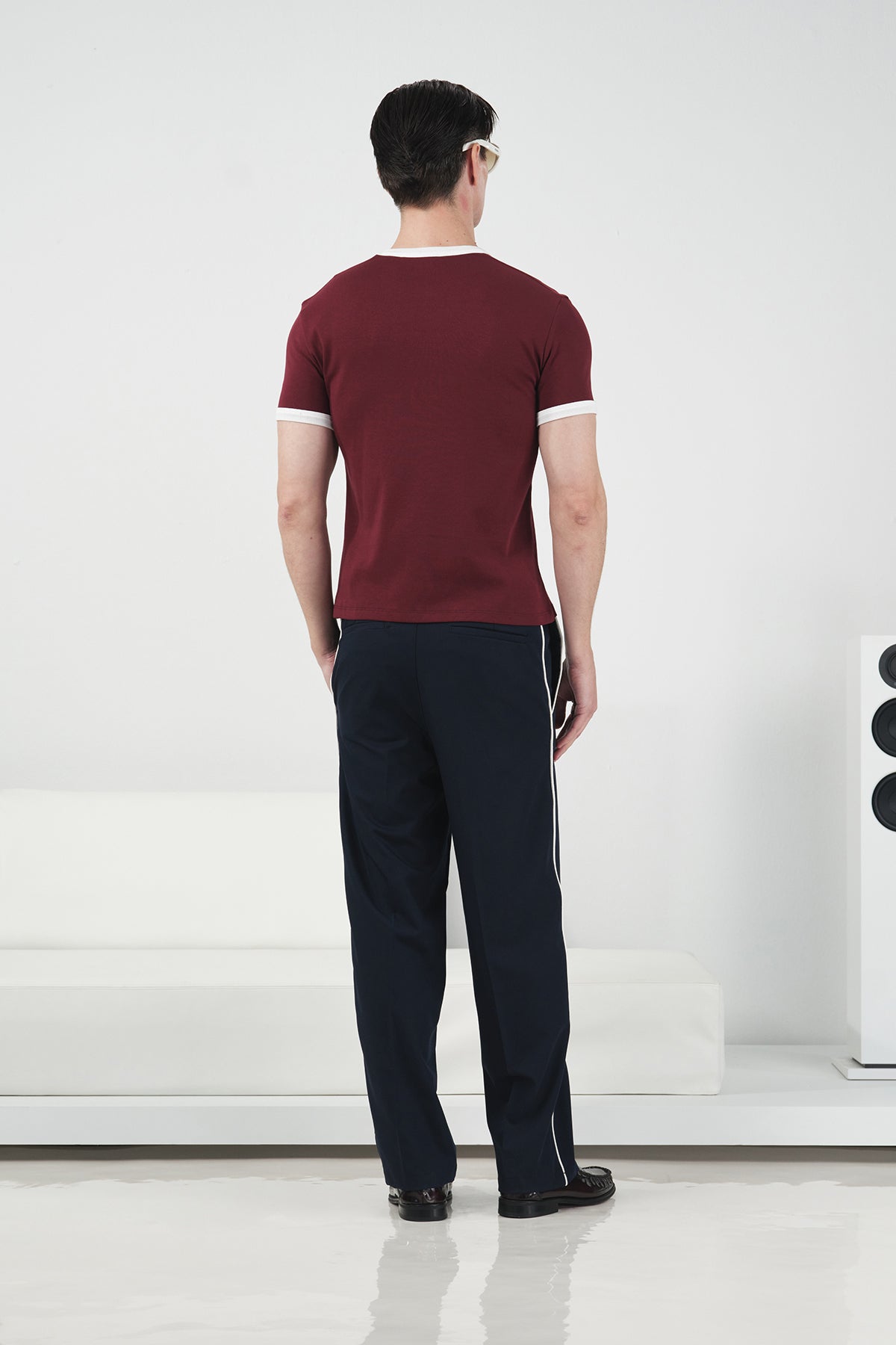 KONTRAST DETAYLI BİSİKLET YAKA BORDO T-SHIRT