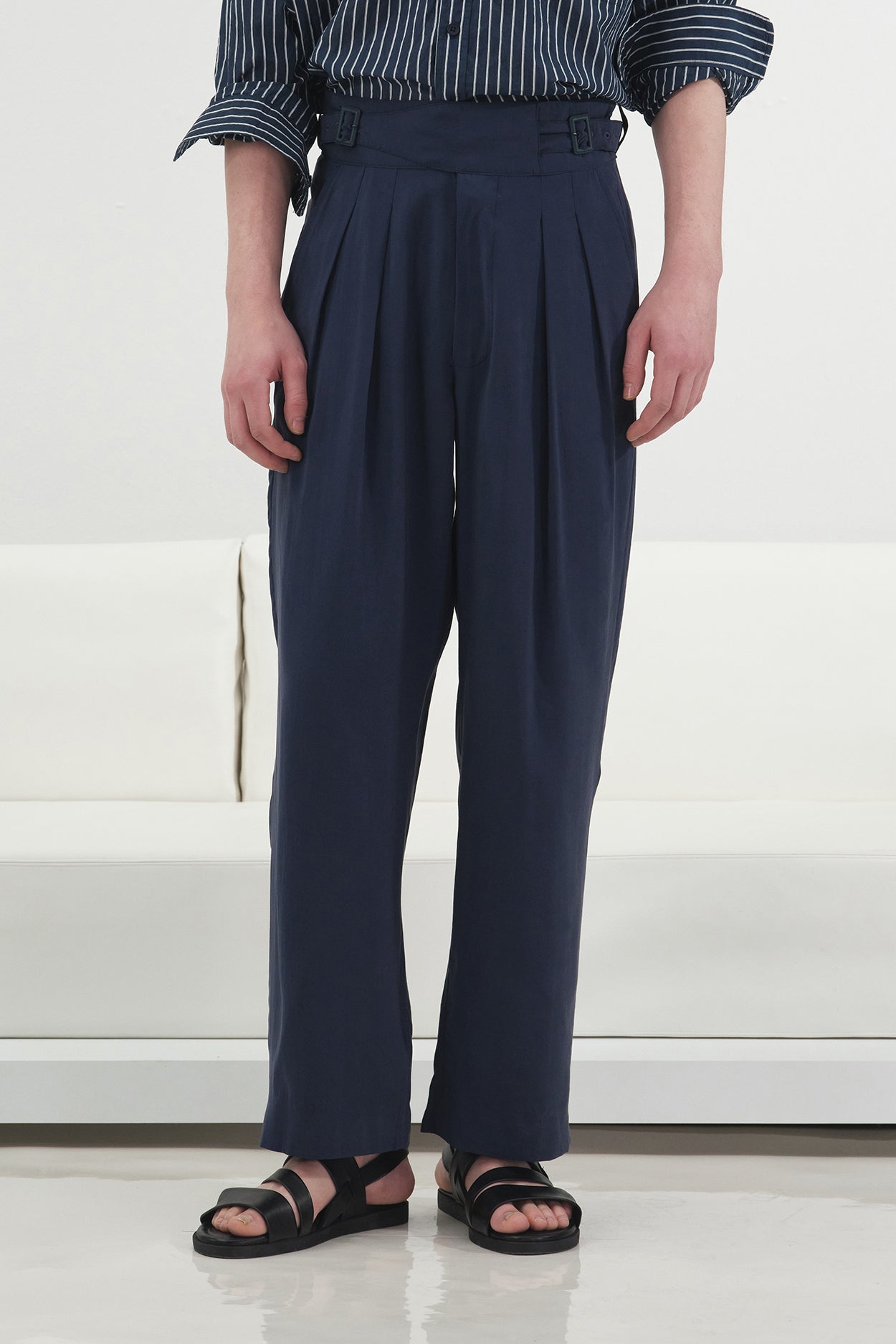 ÇİFT KEMER DETAYLI PİLİLİ LACİVERT MODAL PANTOLON