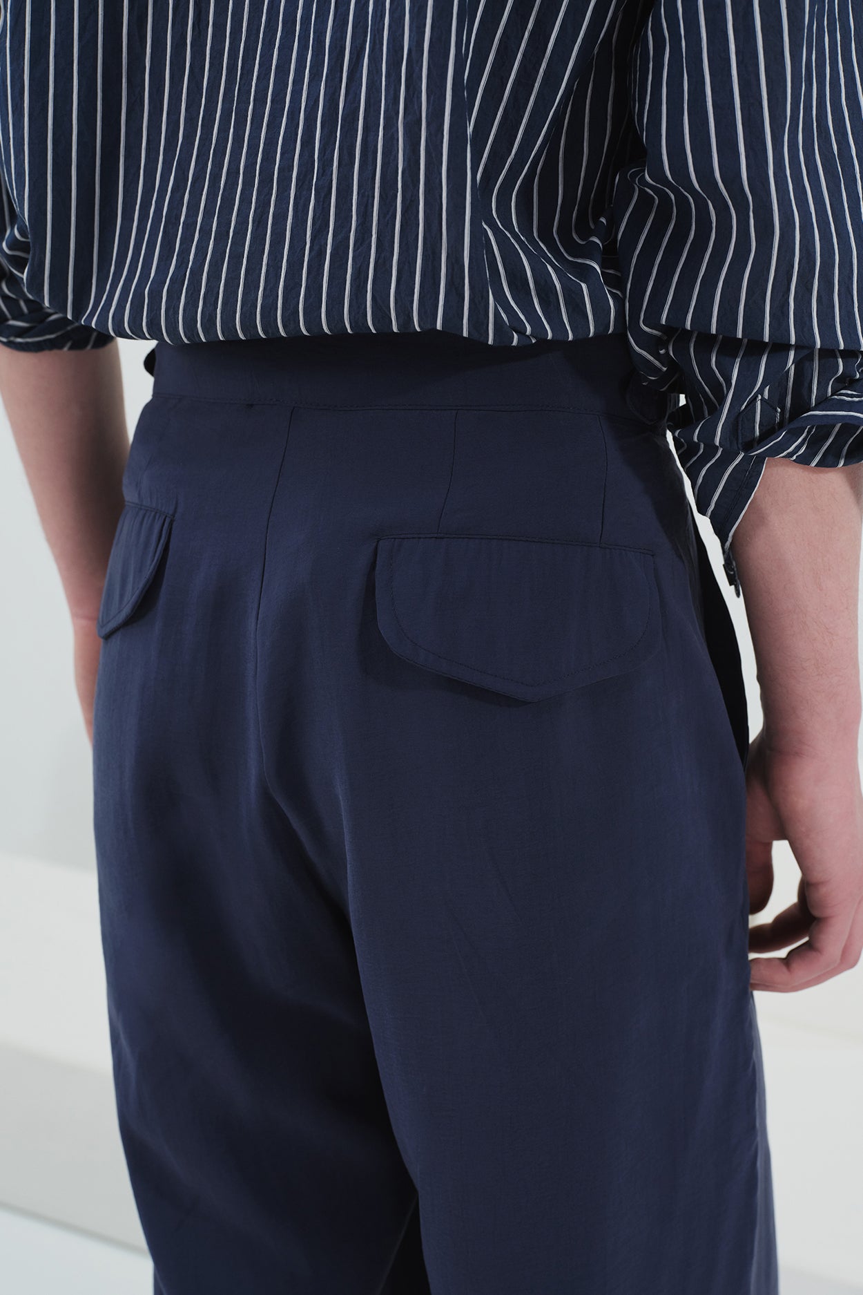 ÇİFT KEMER DETAYLI PİLİLİ LACİVERT MODAL PANTOLON