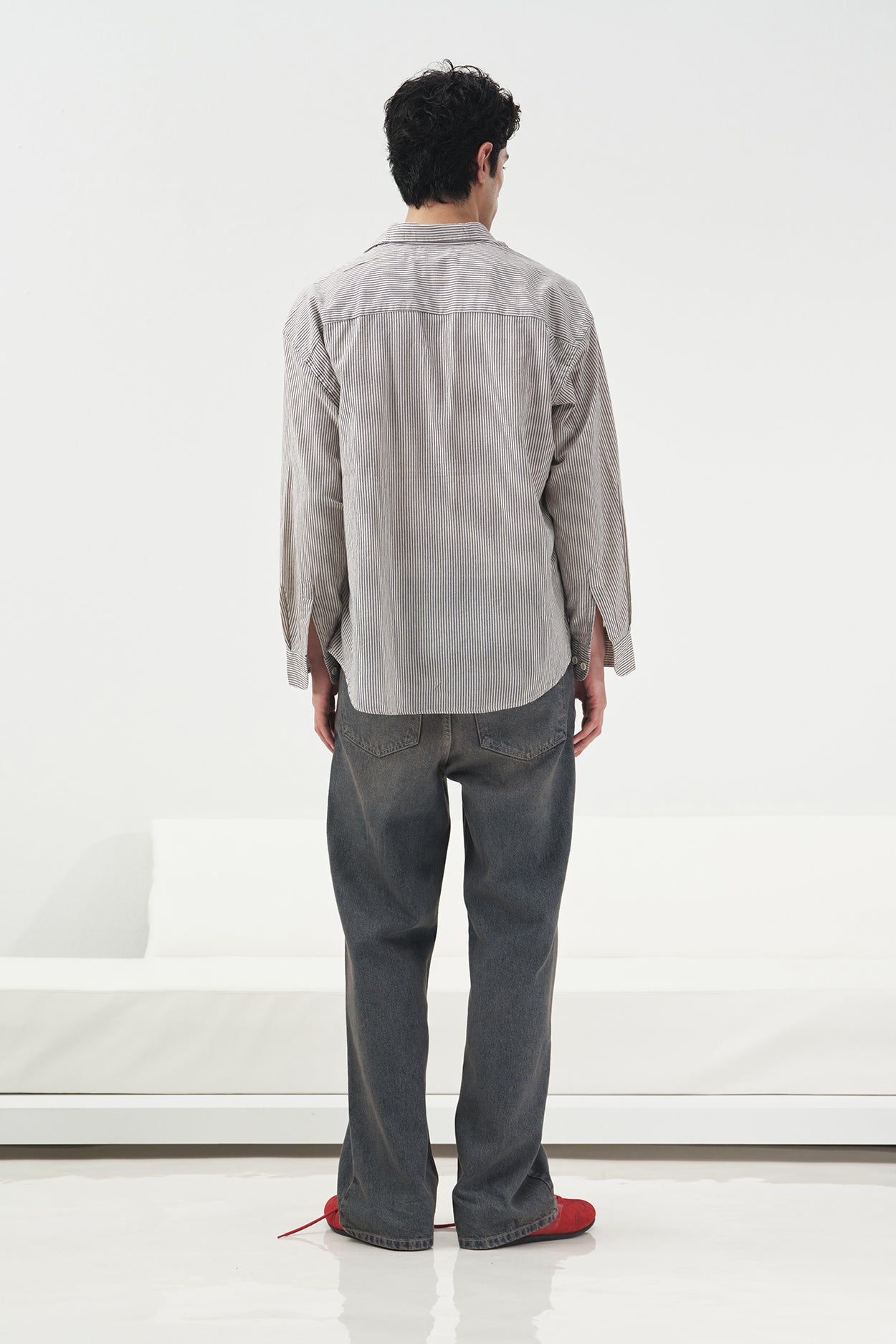 EMBROIDERED AND POCKET DETAIL STRIPED NAVY BLUE LINEN SHIRT