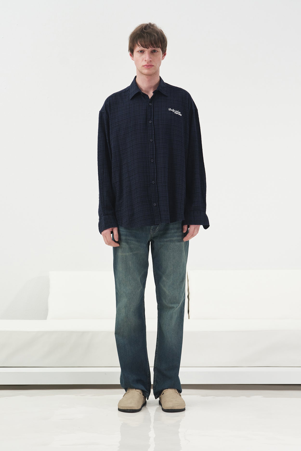 DÖKÜMLÜ RAHAT KESİM LACİVERT KARELİ GÖMLEK